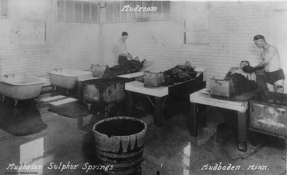 Mud room in 1910s. Scott County Historical Society.