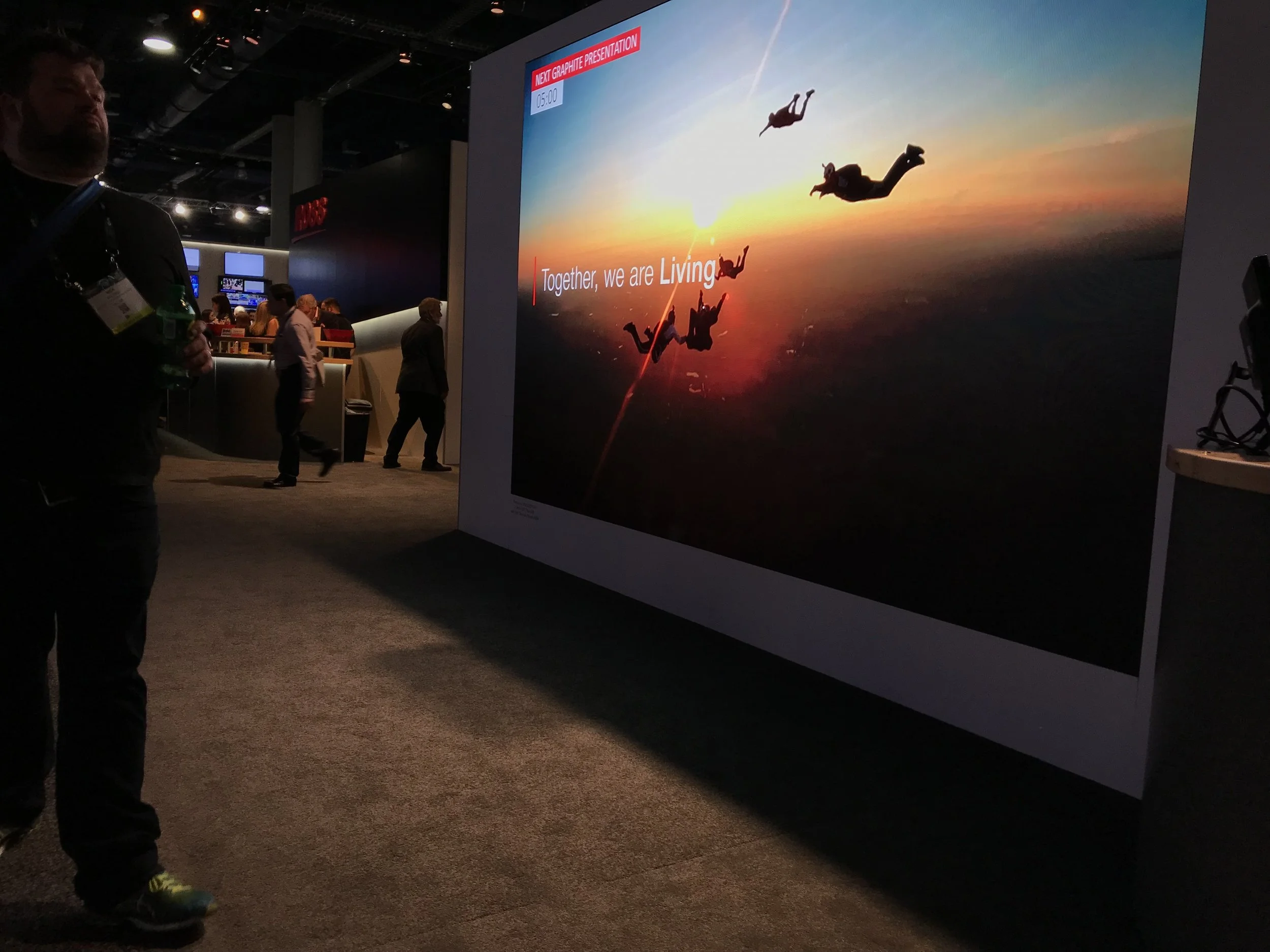   Living Live!  &gt; Major Event Still and Large Format Video Screen 