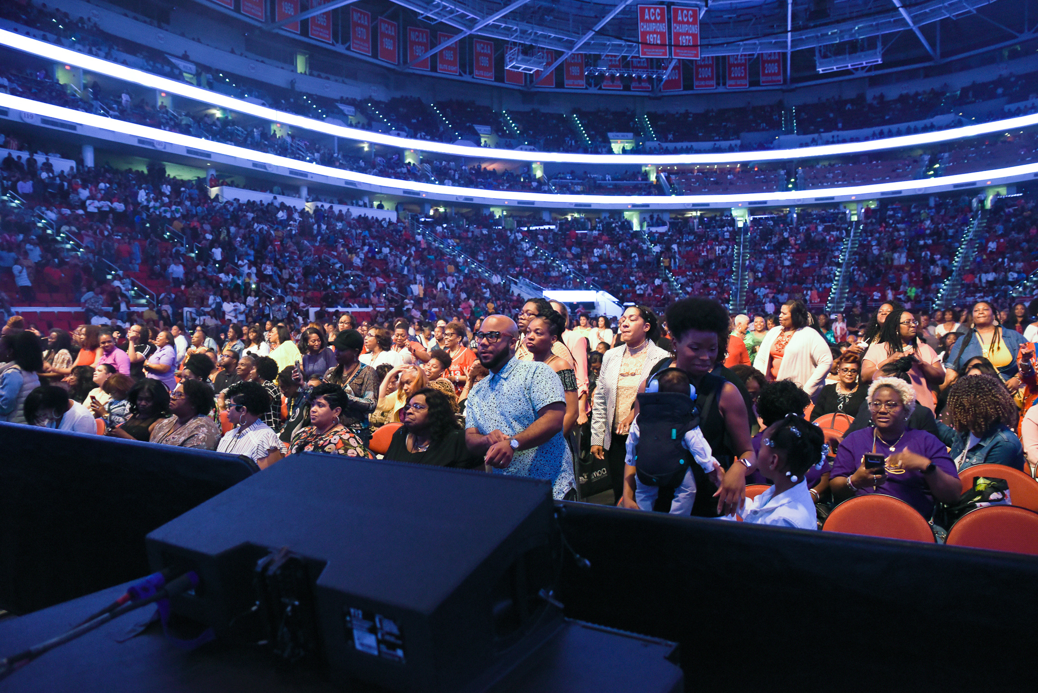 CROWD.jpg