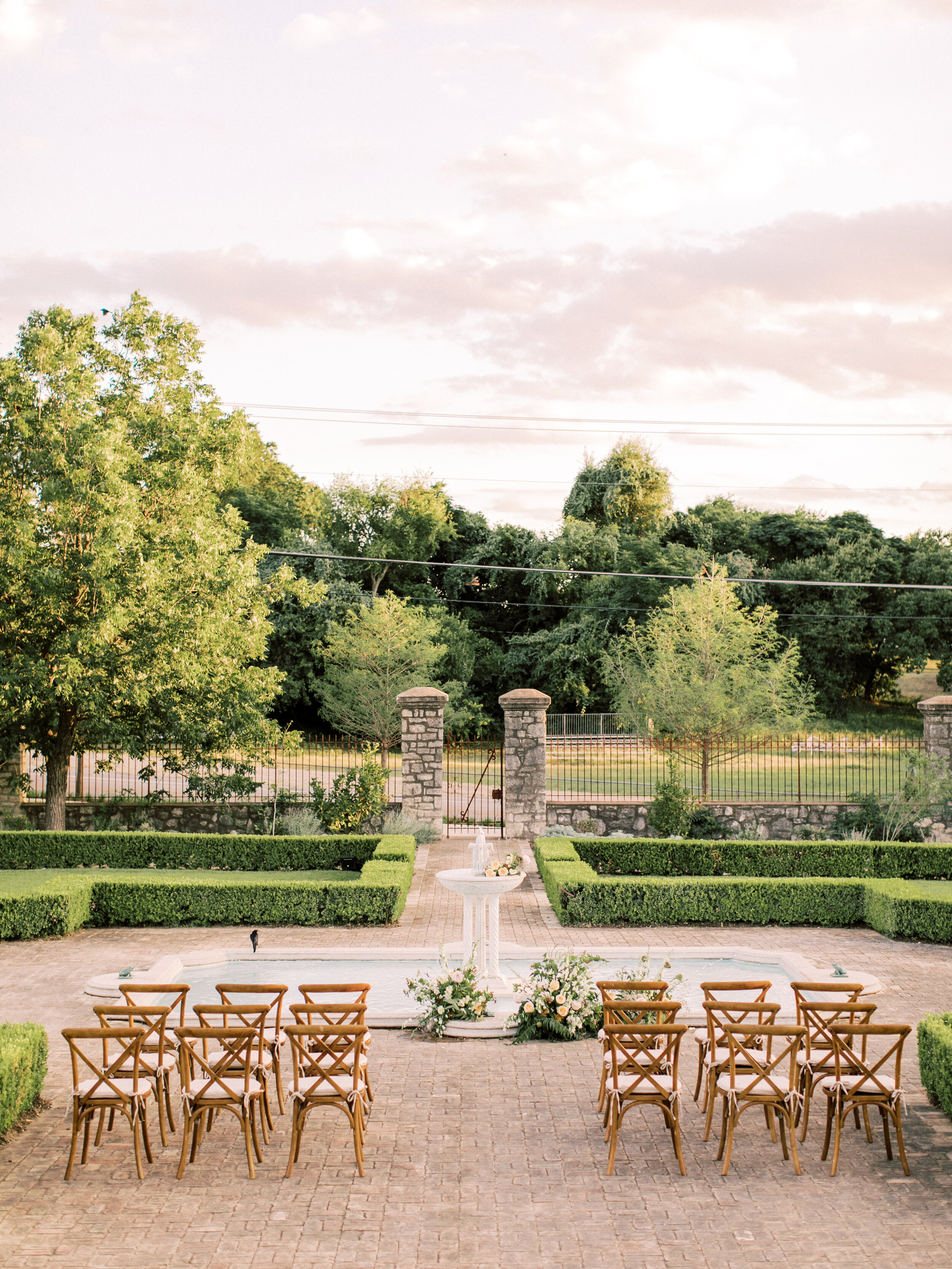 Pink-Champagne-Designs-Commodore-Perry-Estate-Ceremony-Inspiration