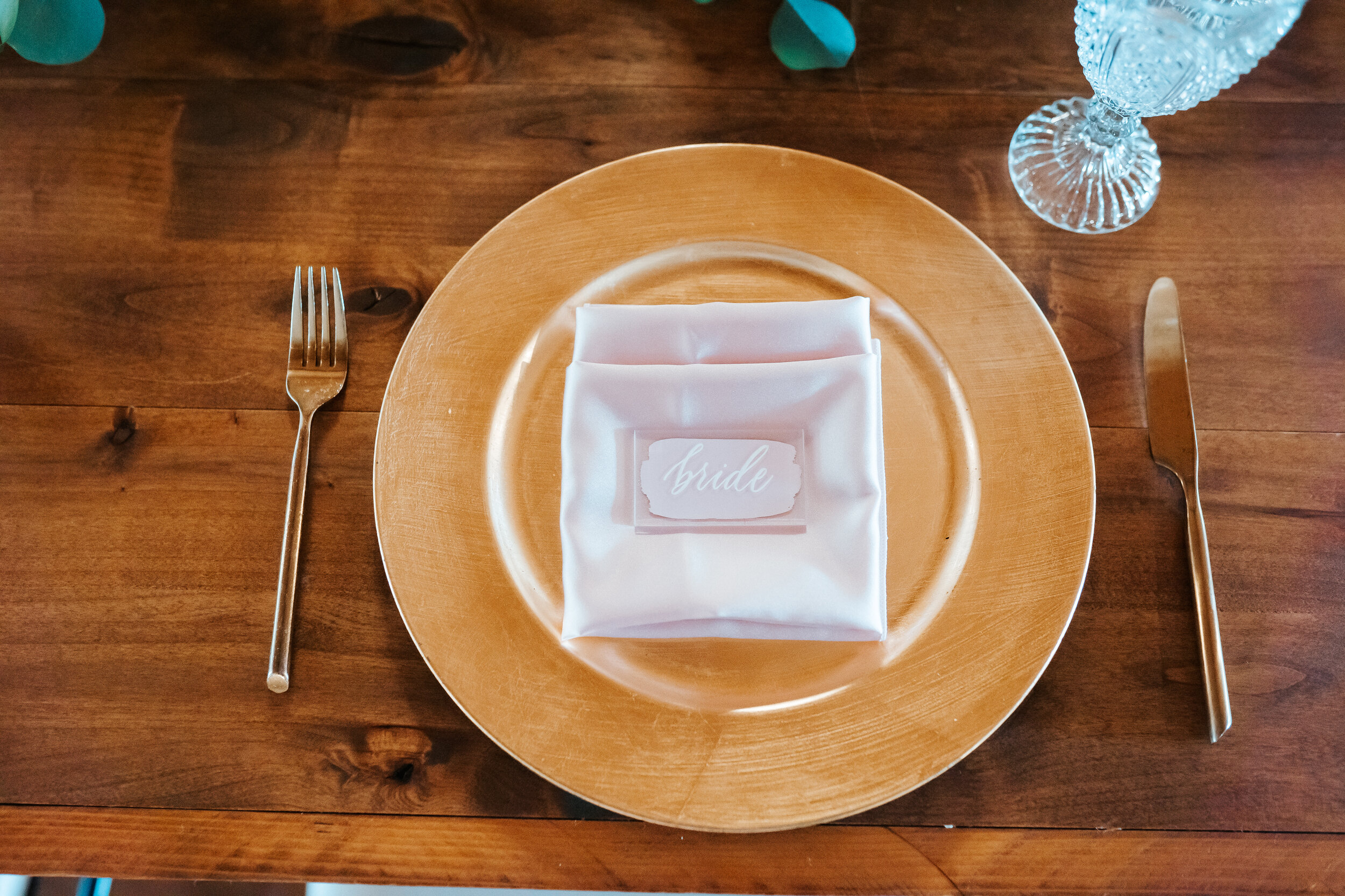 Pink-Champagne-Designs-hill-country-themed-place-settings