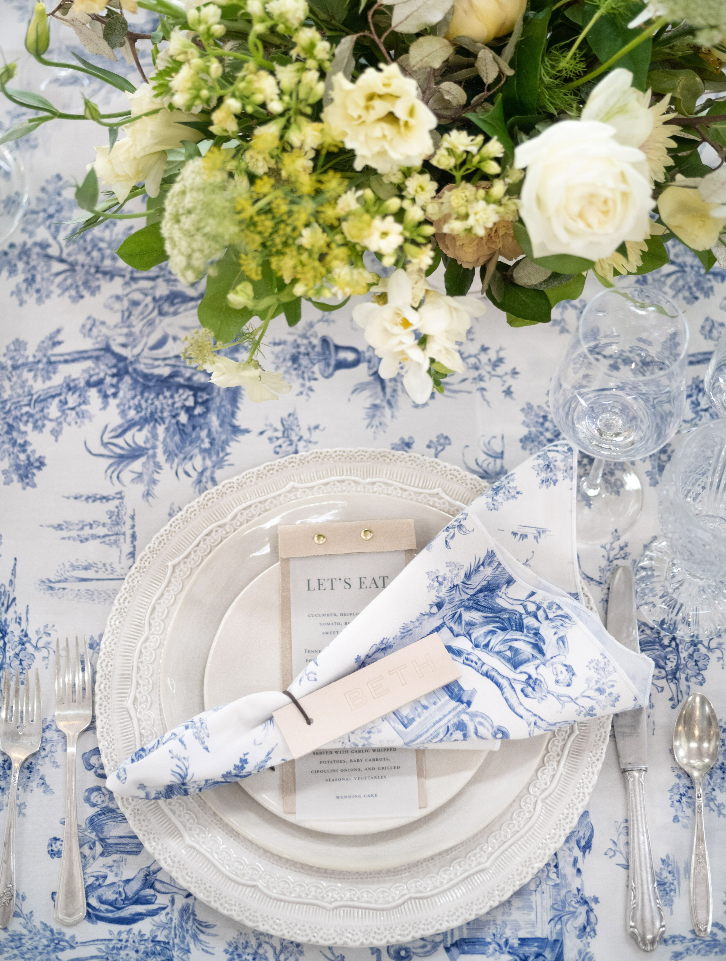 Pink-Champagne-Designs-toile-designed-placesettings