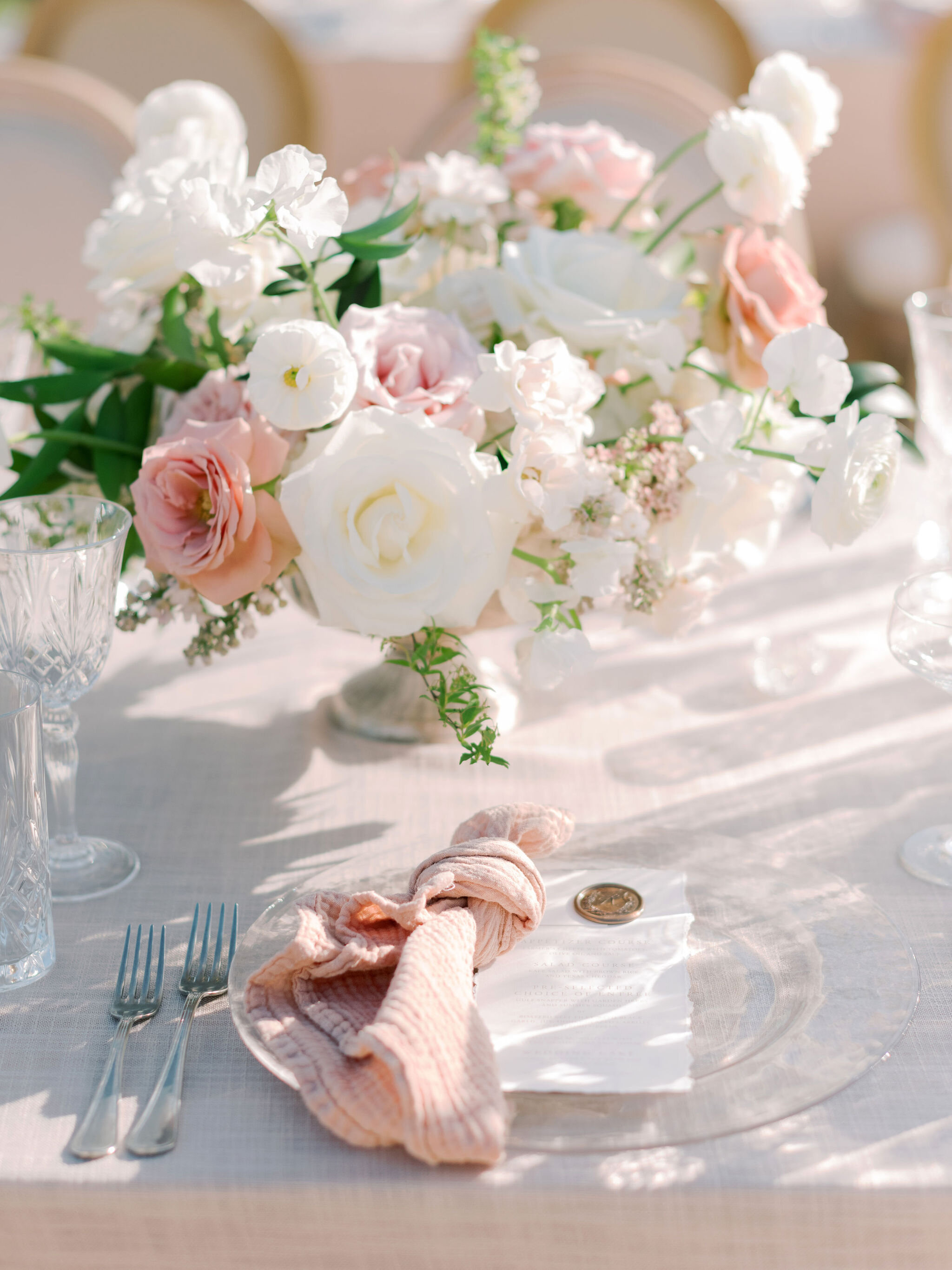 Pink-Champagne-Designs-Modern-Bridal-wedding-tablescape