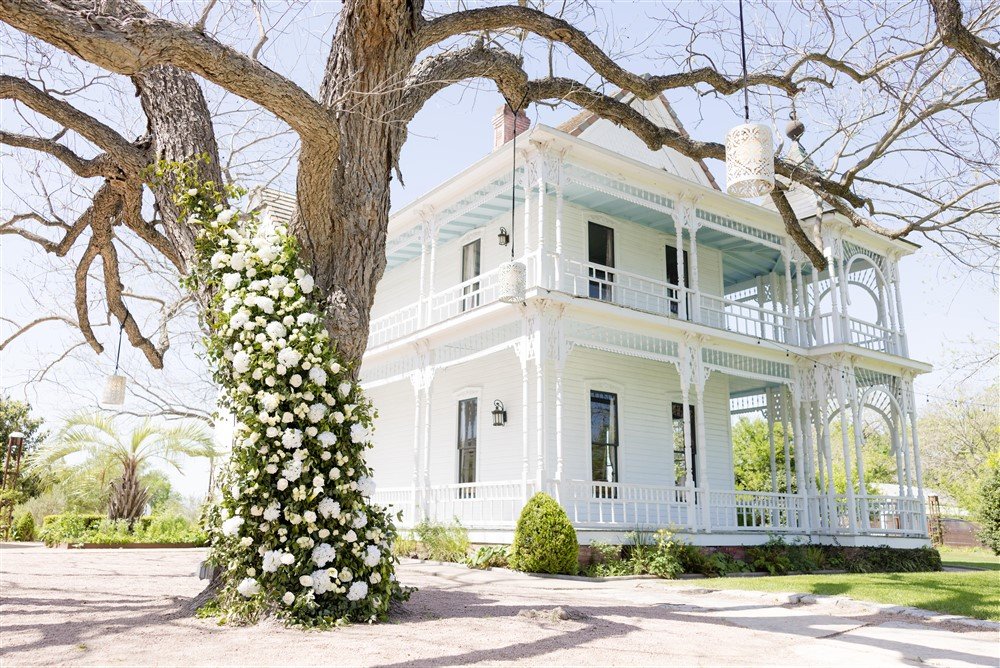 Pink-Champagne-Designs-Texas-hill-country-bride-barr-mansion