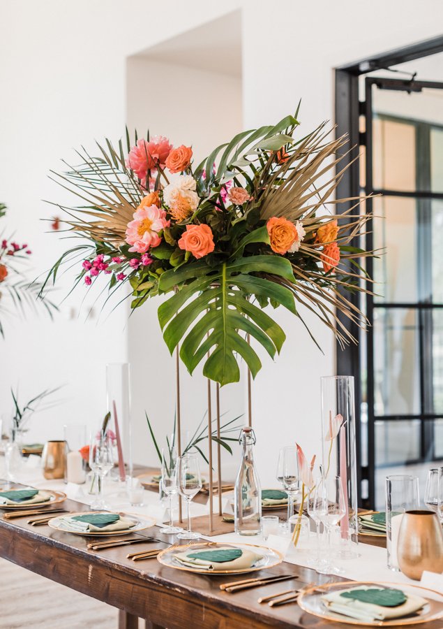 Pink-Champagne-Designs-Tropical-tablescapes-for-destination-brides