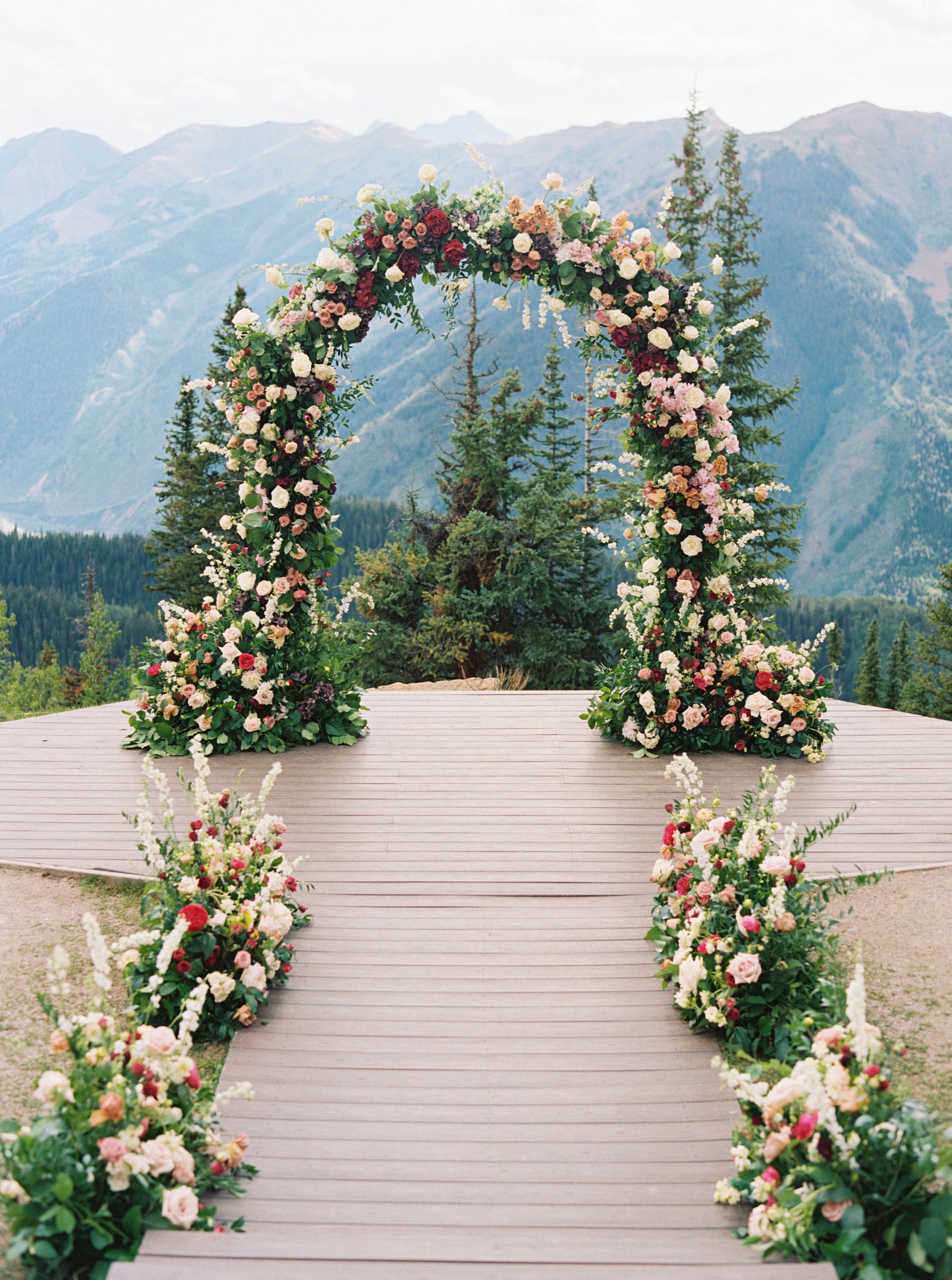 Pink-Champagne-Designs-Floral-Ceremony-Mountain-Design