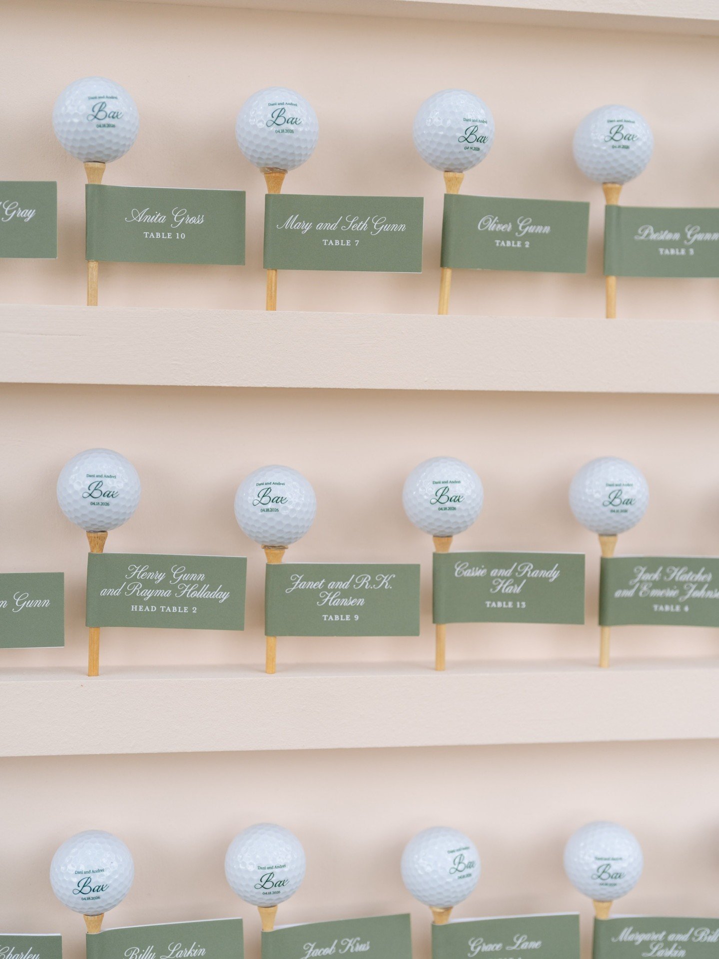 All teed up for A+D! ⛳️ Our custom golf tee seating chart moment was super fun to design and craft. So much detail and planning went into this one- I wish we had more bts to show you!

💚 Oh and dont forget to swipe. Pay attention to the dance floor 