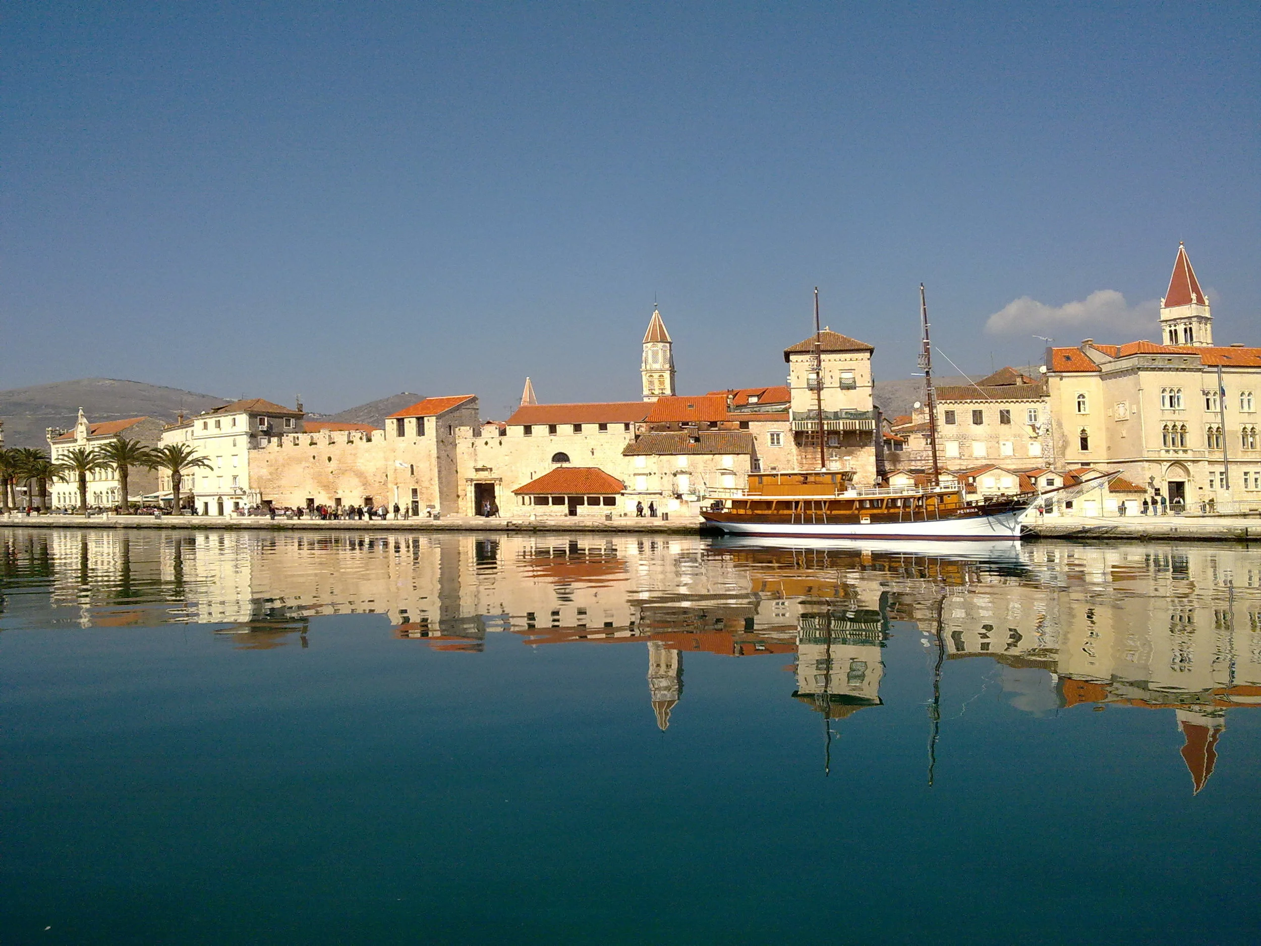 Trogir_from_island.jpg