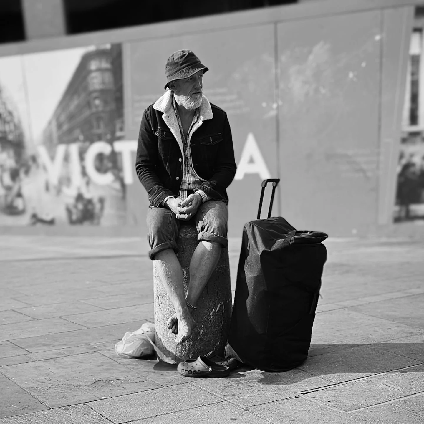 #outandabout #photooftheday #colour&nbsp;#views #wanderlust #photography #picoftheday #outdoors #color #photography&nbsp;#city #photographyislife #amstel #london #travel #waiting #victoria #westminster