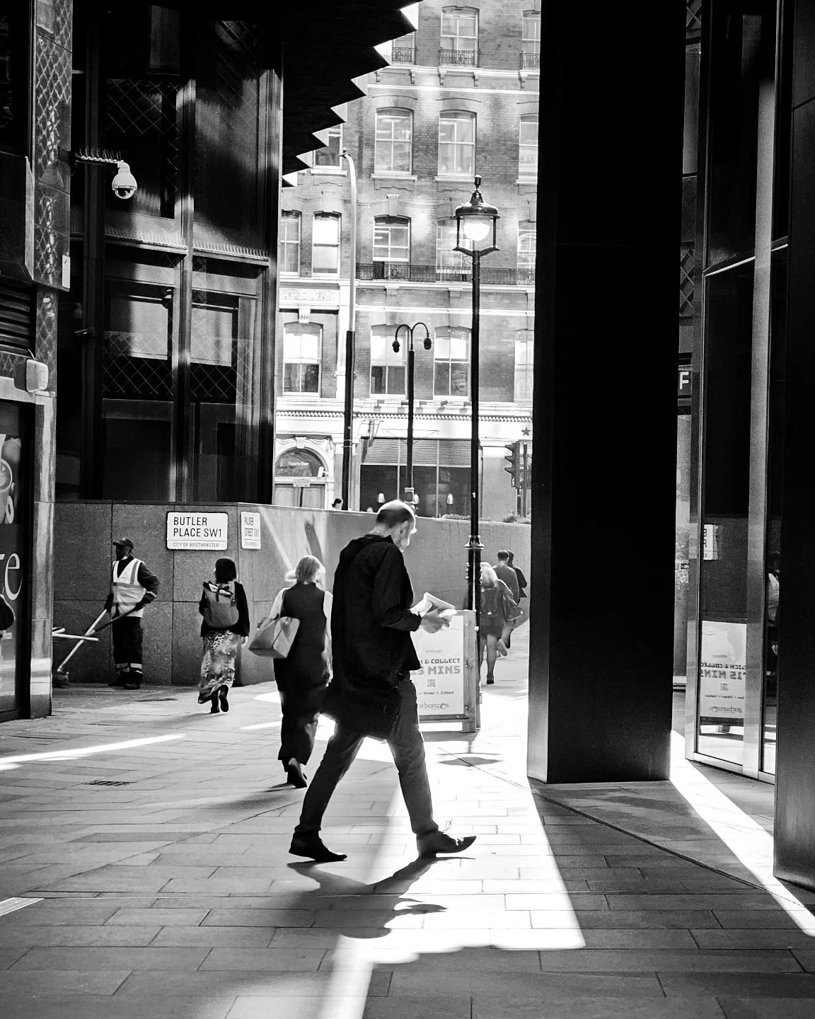 #bnwphoto #bnwphotography #craft #instadaily #photooftheday #art #photography #wanderlust&nbsp; #photographyislife #bwphoto #bwphotography #london #portrait #outandabout #westminister #blackandwhitephotography #london #blackandwhite #work