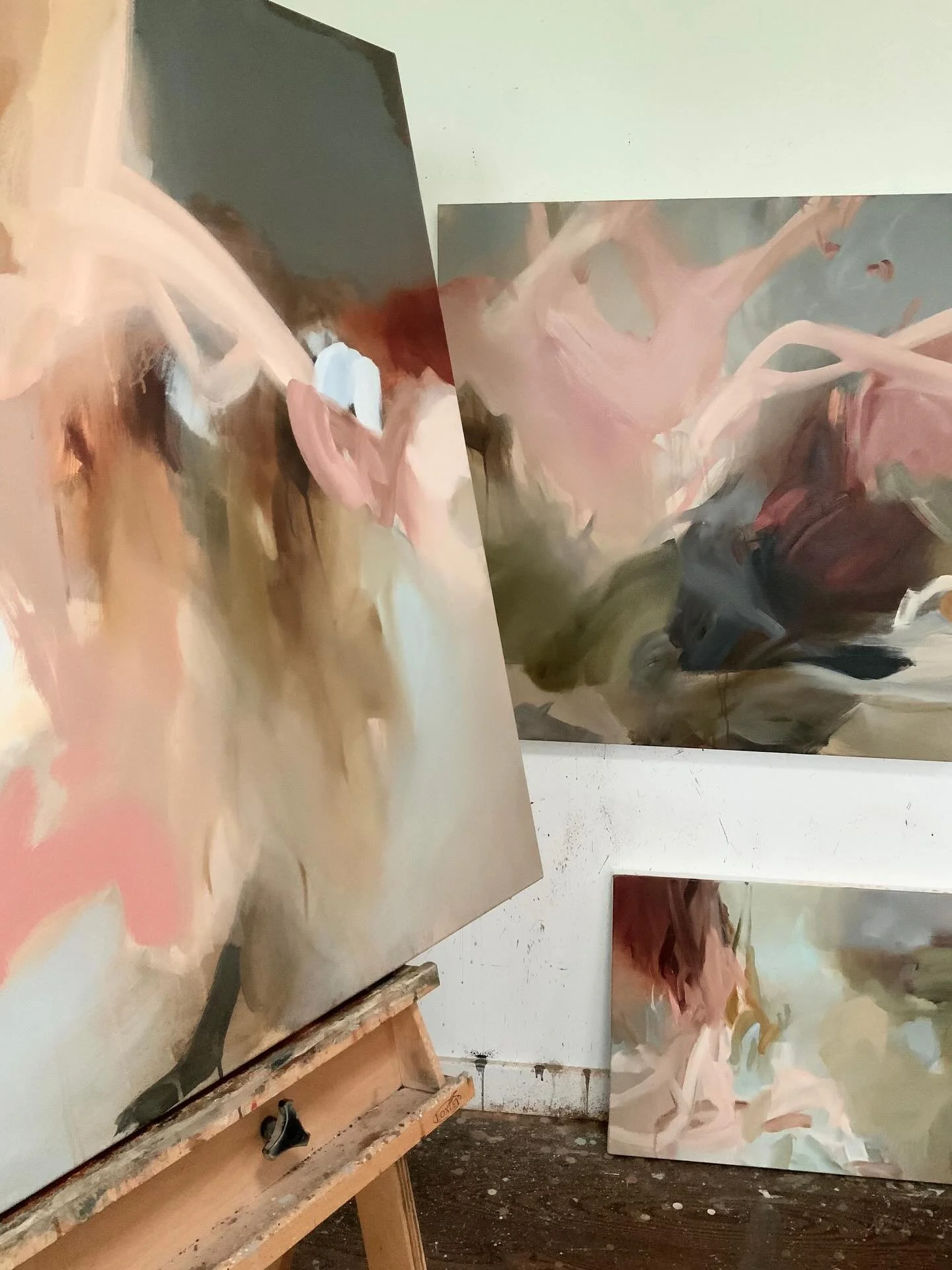 Today&rsquo;s vibe - dancing with canvases whilst singing into a paintbrush 🎶🤍