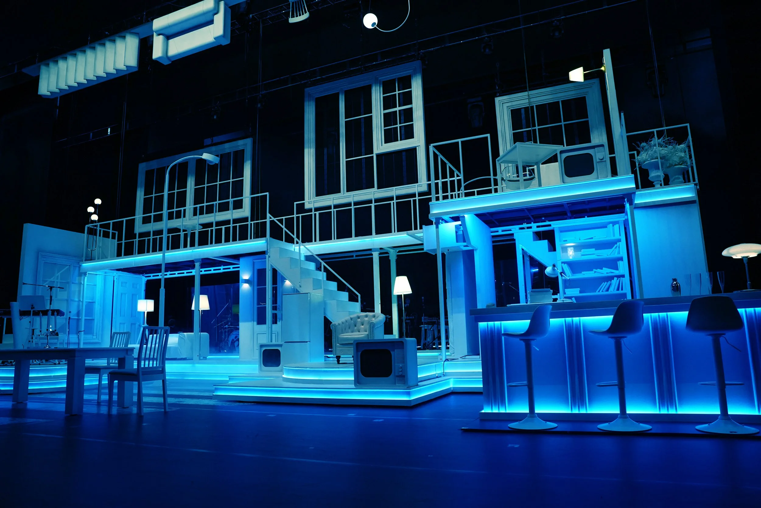 BLANk Research and Development INC. - Mrs. GreenApple WHITE LOUNGE