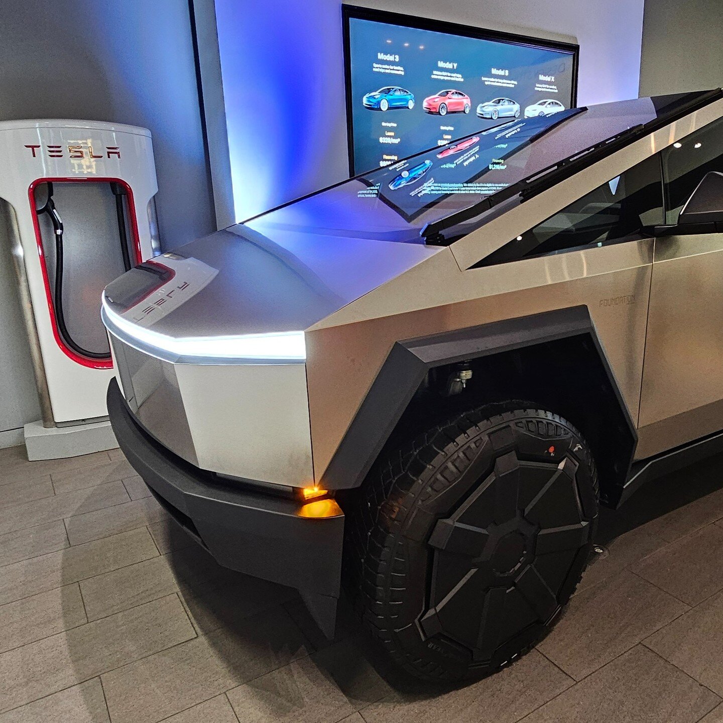 Should I trade my 1994 @ford Ranger (affectionately known as the &quot;Mayor Mobile&quot;) for the new @teslamotors Cybertruck? 🤔

It's not every day you see a vehicle that looks like it's straight out of a sci-fi movie. The #Cybertruck would defini