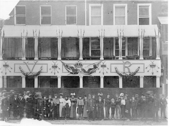 27 Pall Mall During the Diamond Jubilee - 1897.jpg