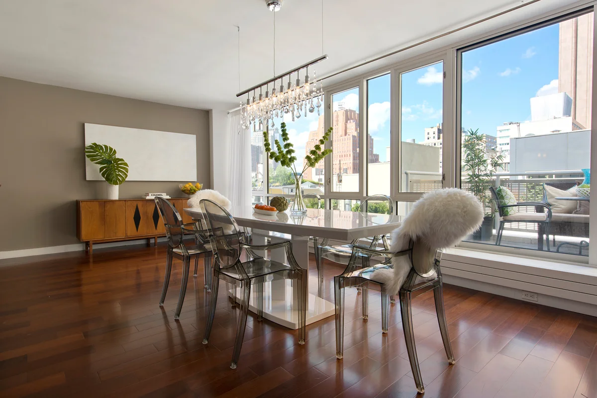 Penthouse Dinning Area and Outdoors Balcony