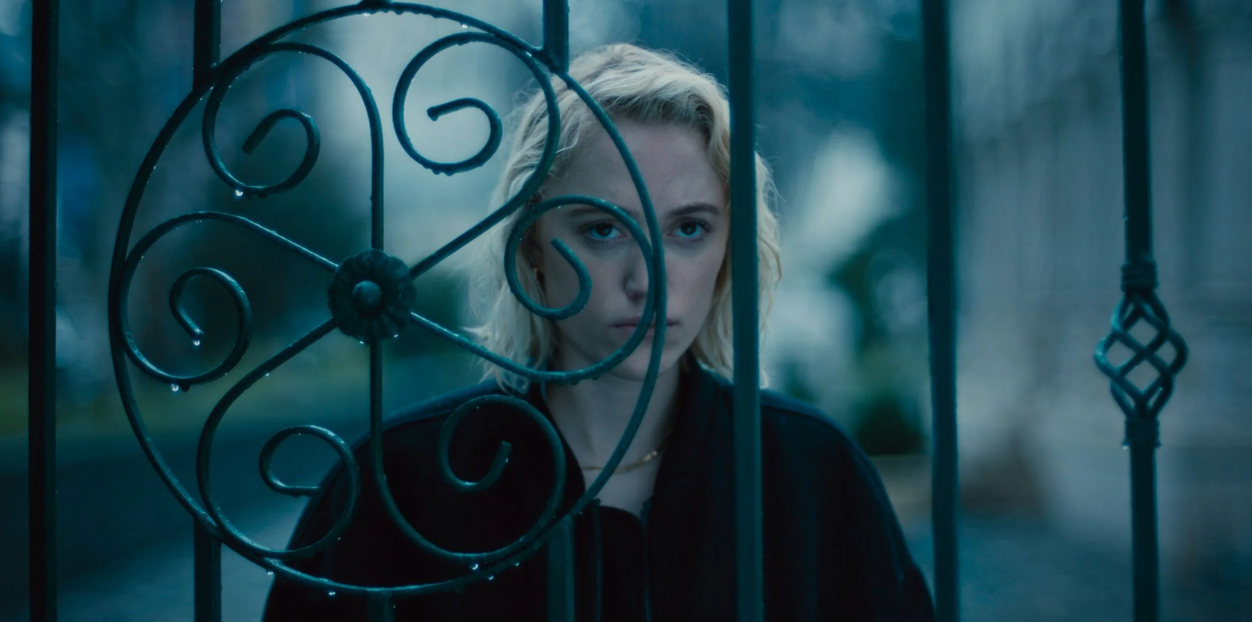 'Watcher' Keeps Things Simple and Scary