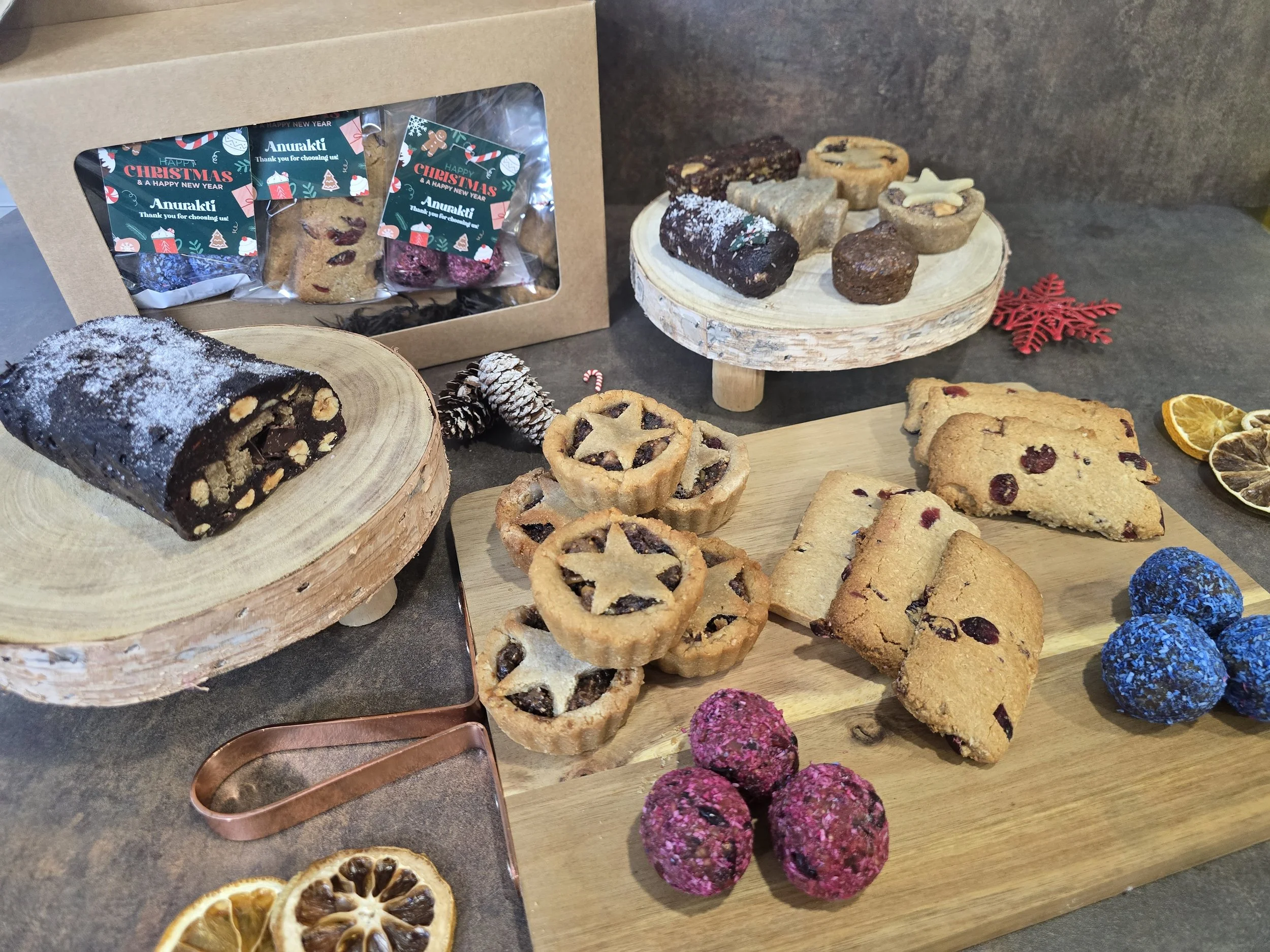 jingle-glow-christmas-hamper-malta-anurakti.jpg