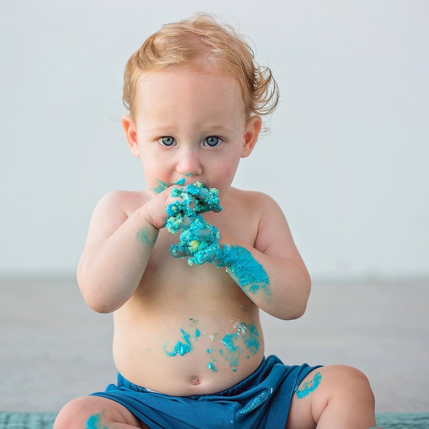 Cutest baby&rsquo;s first birthday with lots of love and snuggles from his sweet parents. 💗🎂💙

#alisonfrankphotography
#southfloridafamilyphotographer
#familyphotography
#childhoodwonders
#simplychildren
#letthekids
#letthemexplore
#oneyearold
#ca