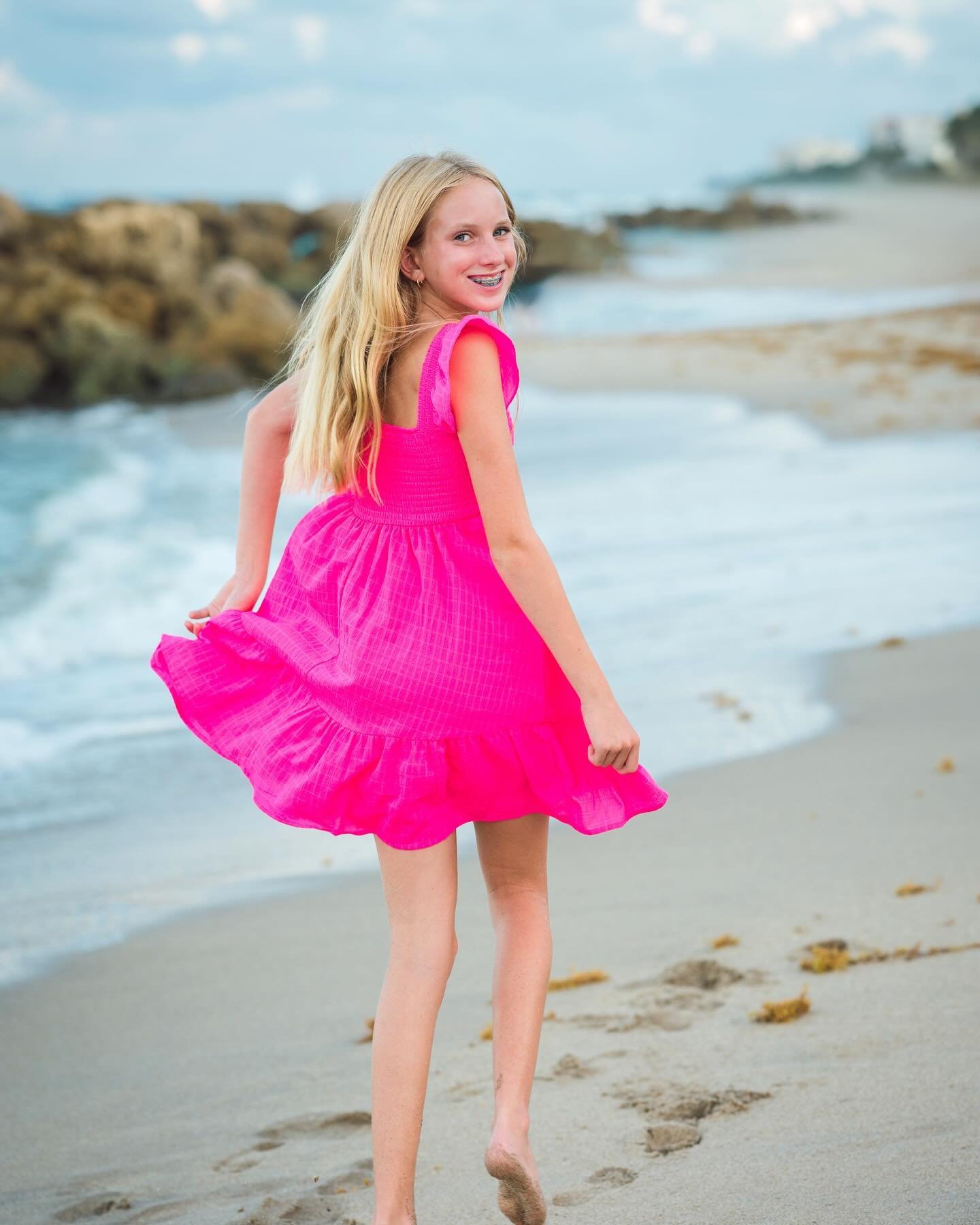 Photographing teens at the beach is at the top of my list of favorite sessions 🌊📸 
.
.
#alisonfrankphotography 
#teenphotographer
#teenportraits 
#floridaphotographer 
#southfloridaphotographer 
#teenstyle 
#juniorsznmagazine 
#beachphotoshoot