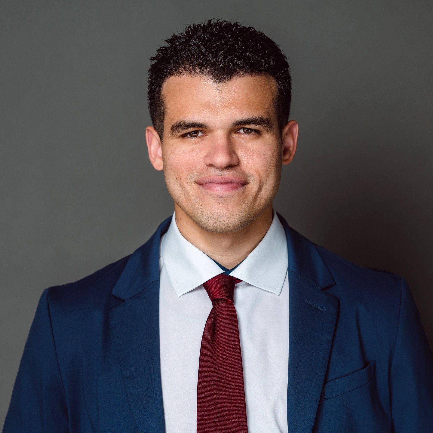 Why does a professional headshot matter?
1. Builds trust with clients and partners
2. Is a great first impression
3. Increases your credibility
4. Shows your professionalism

Which do you prefer - color or b/w?

#alisonfrankphotography 
#headshotphot