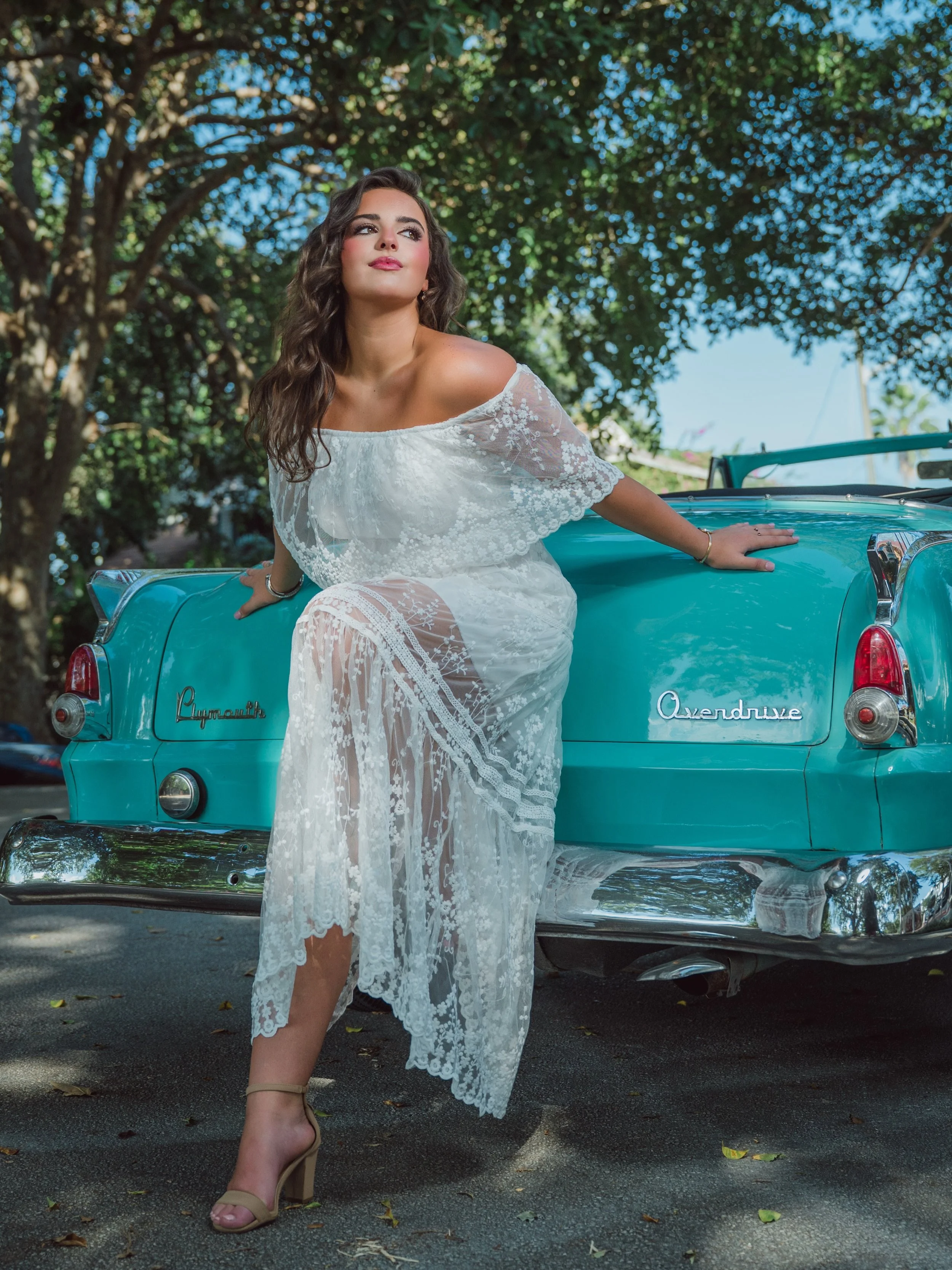 Meet Ana, a beautiful senior from Mississippi, who will be attending Mississippi State University next year! She and her mom flew from Mississippi to Miami for her senior portraits, and she knew just what she wanted - senior photos to honor her Cuban
