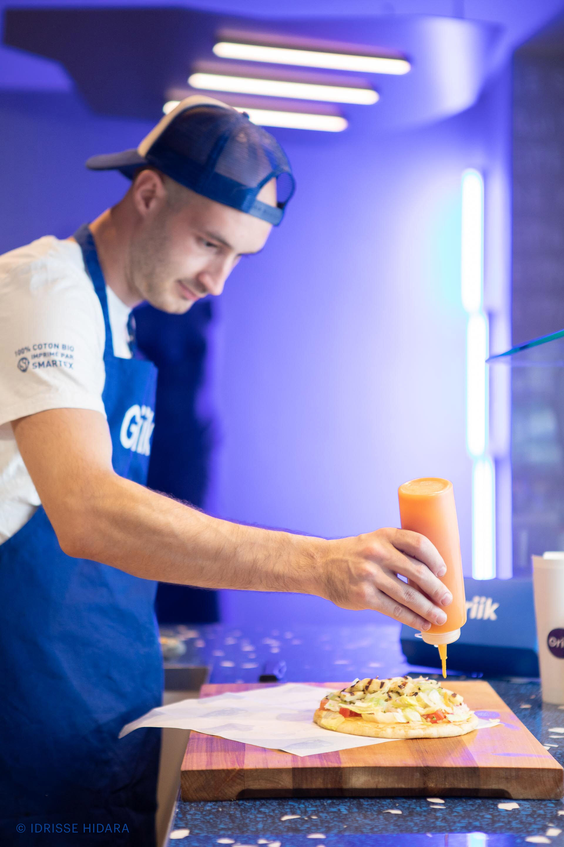 charlotte_buron_interion_design_griik_liege_neon_greek_food_restaurant_blue_kitchen.jpg