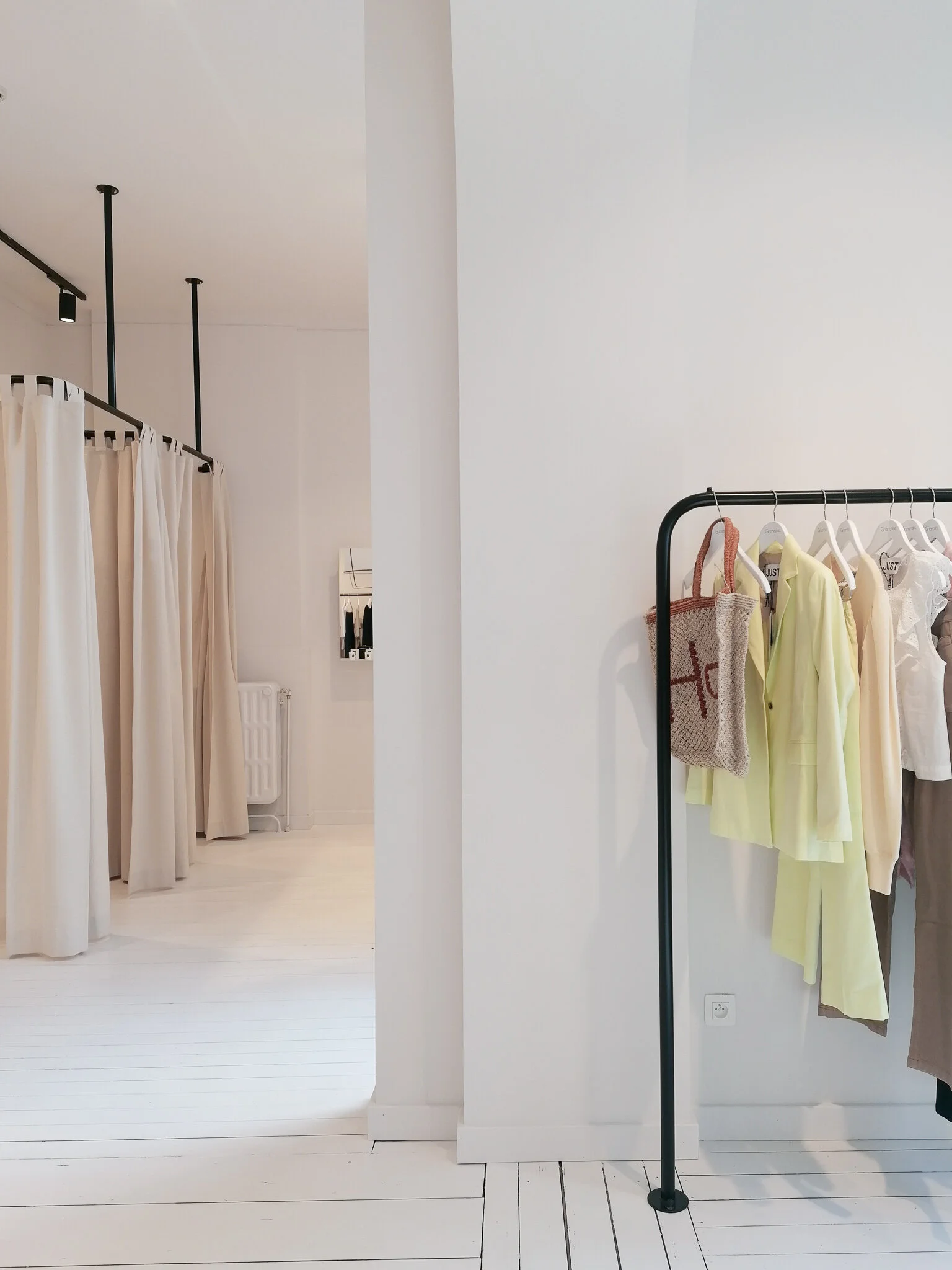 chabrn_spatial_designer_store_interior_concept_grenadine_6.jpg