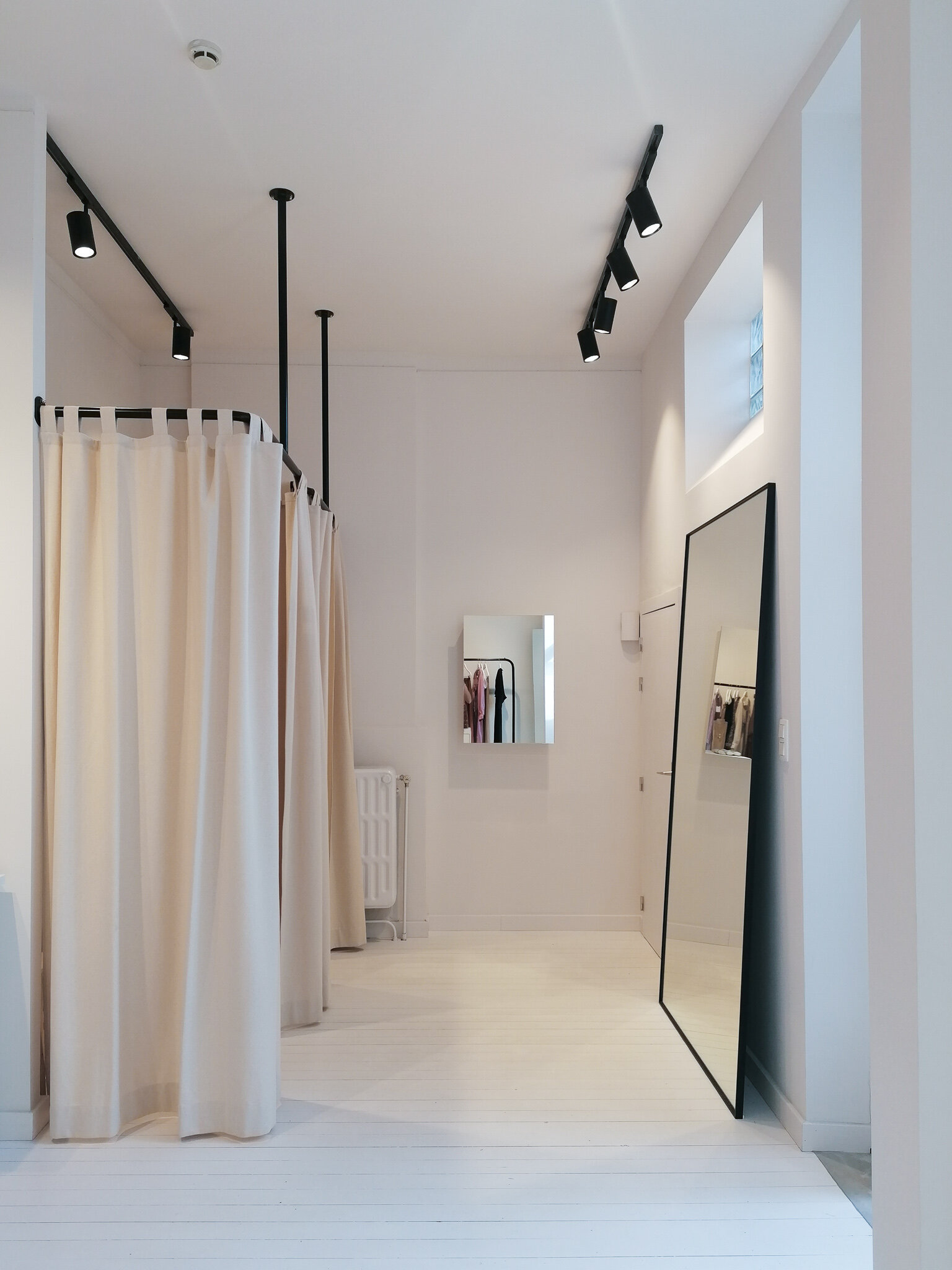 chabrn_spatial_designer_store_interior_concept_grenadine_5.jpg