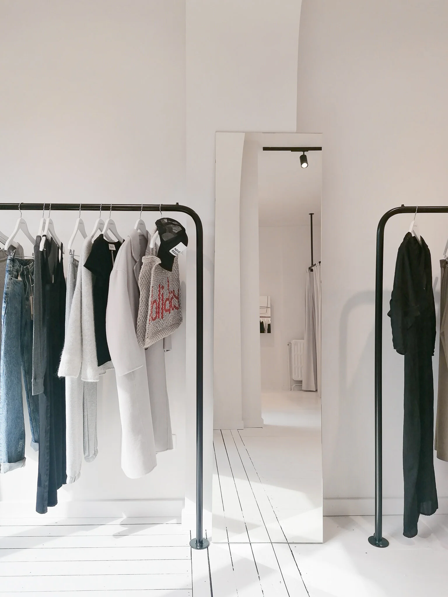 chabrn_spatial_designer_store_interior_concept_grenadine_8.jpg