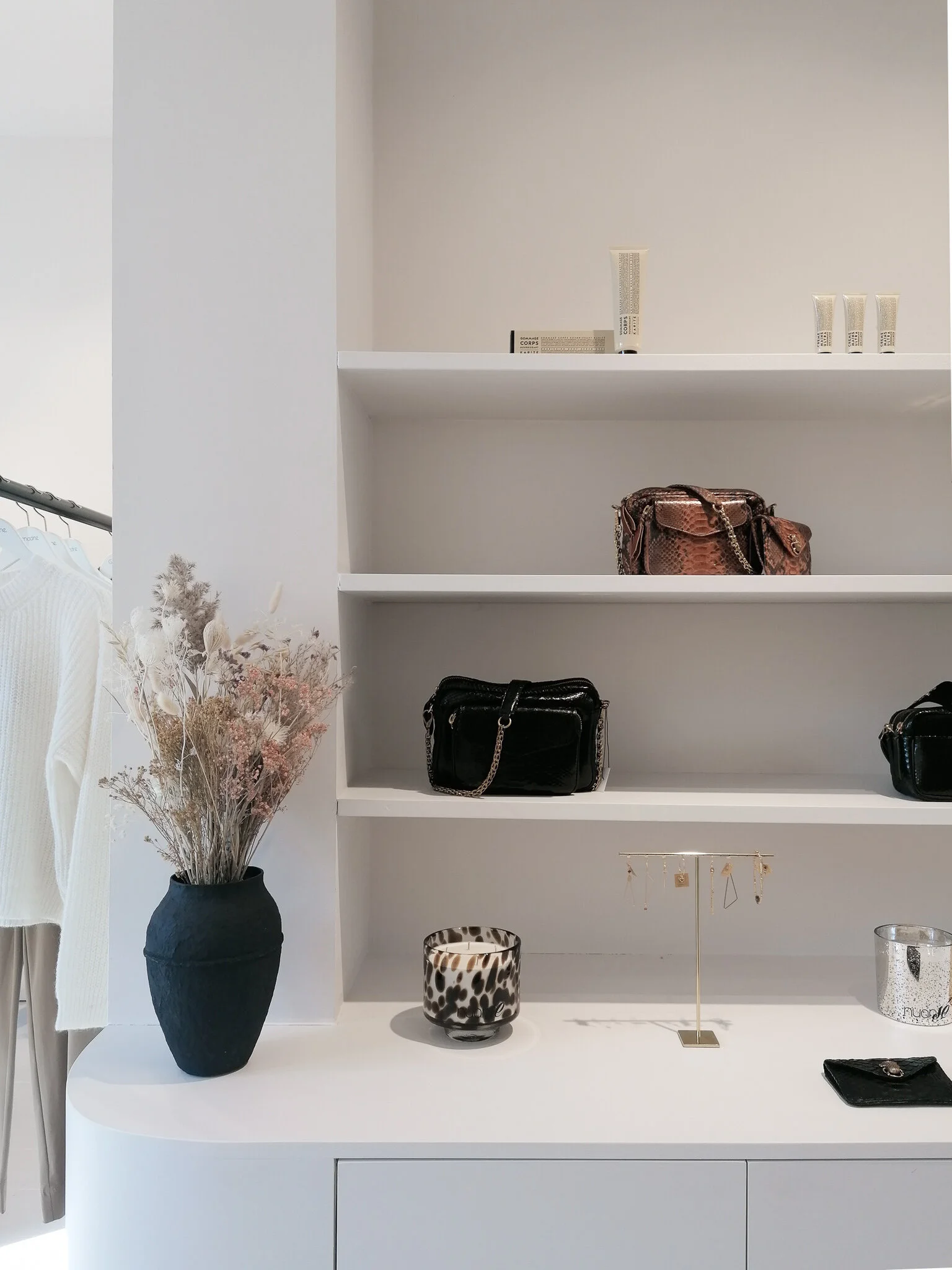 chabrn_spatial_designer_store_interior_concept_grenadine_13.jpg