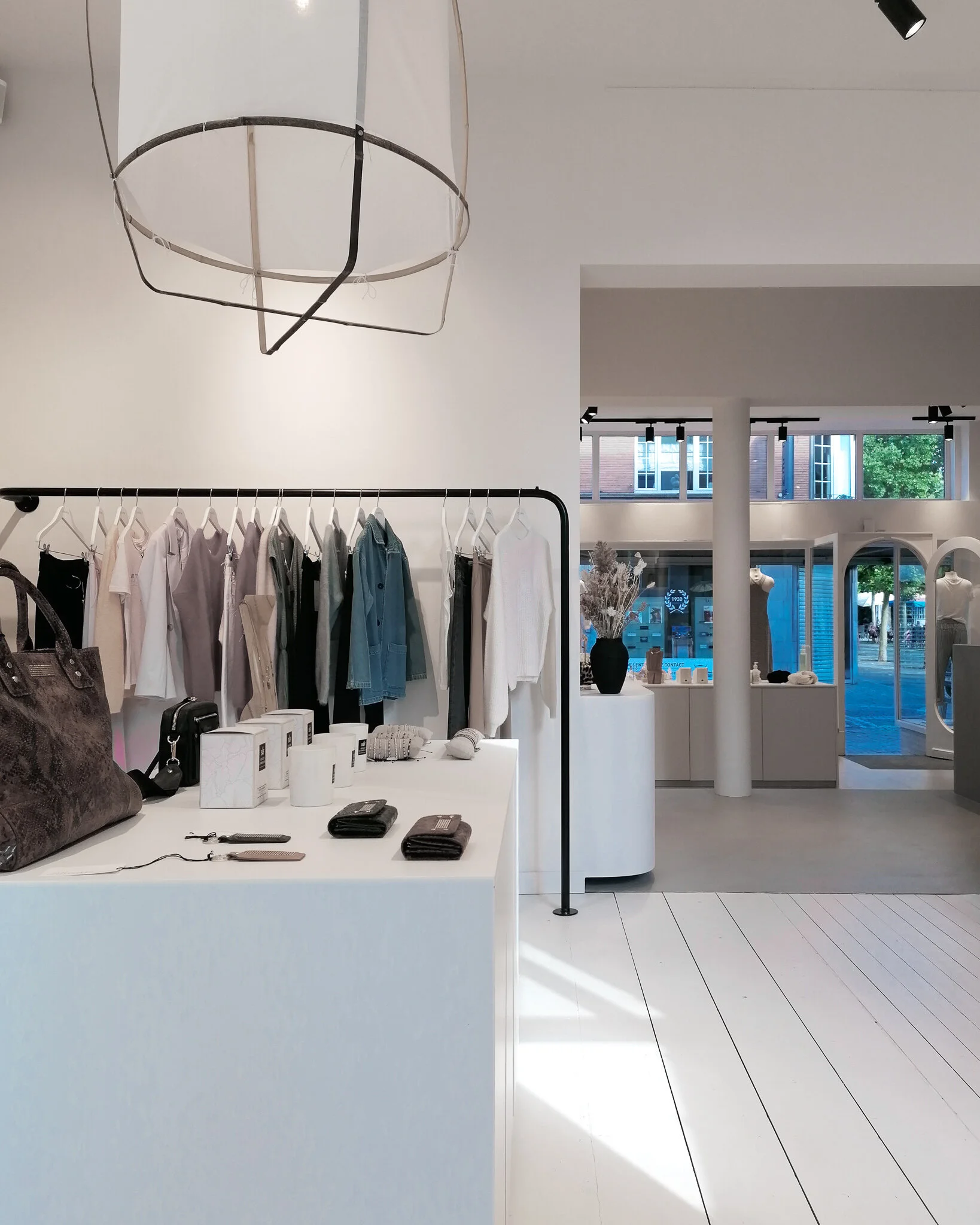 chabrn_spatial_designer_store_interior_concept_grenadine_17.jpg