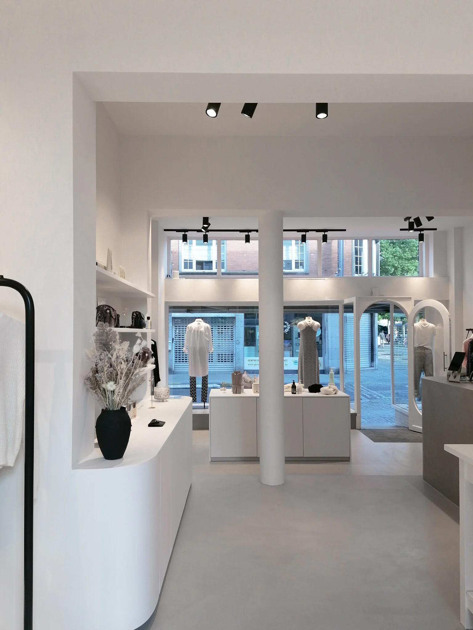 chabrn_spatial_designer_store_interior_concept_grenadine_18.jpg