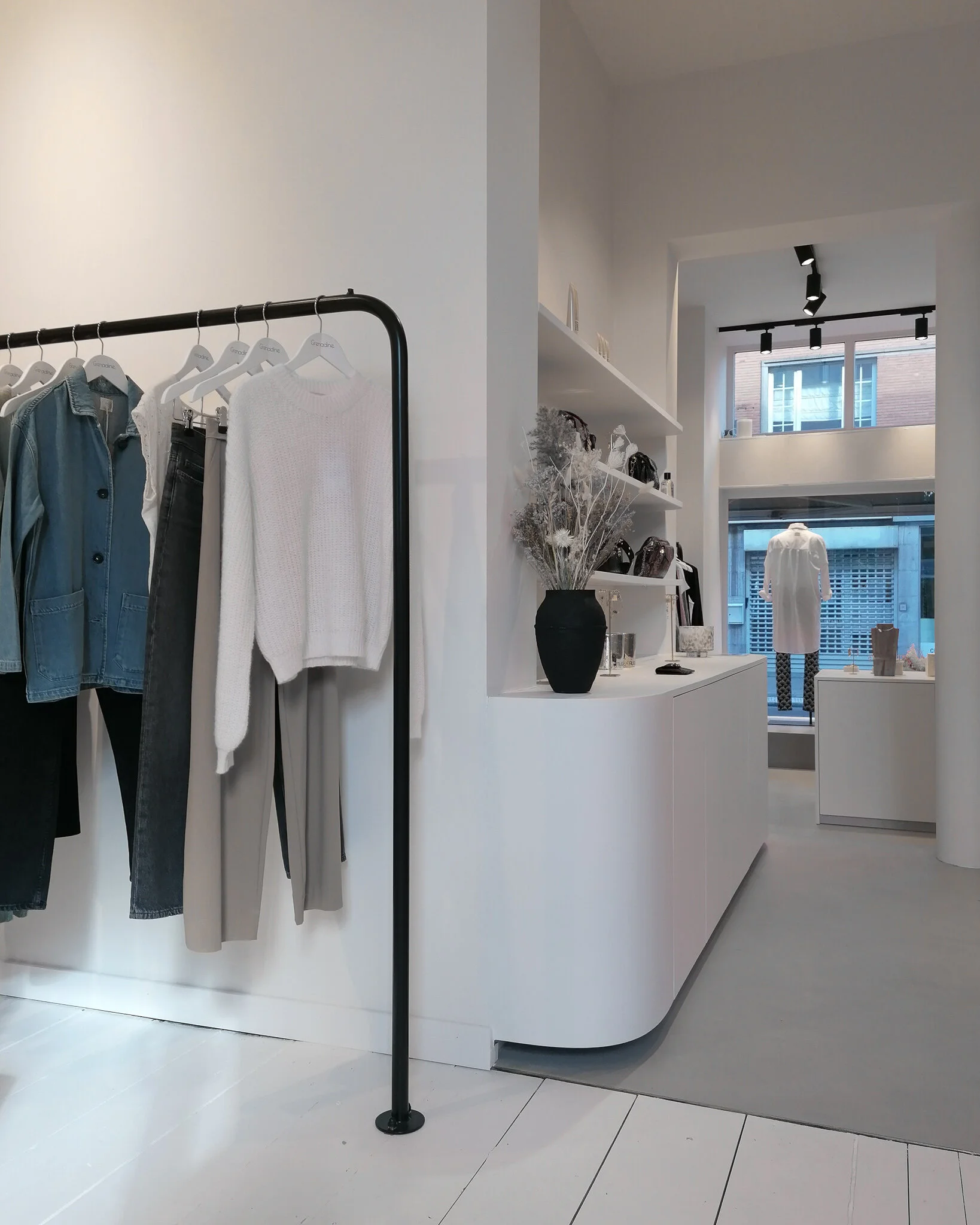 chabrn_spatial_designer_store_interior_concept_grenadine_19.jpg