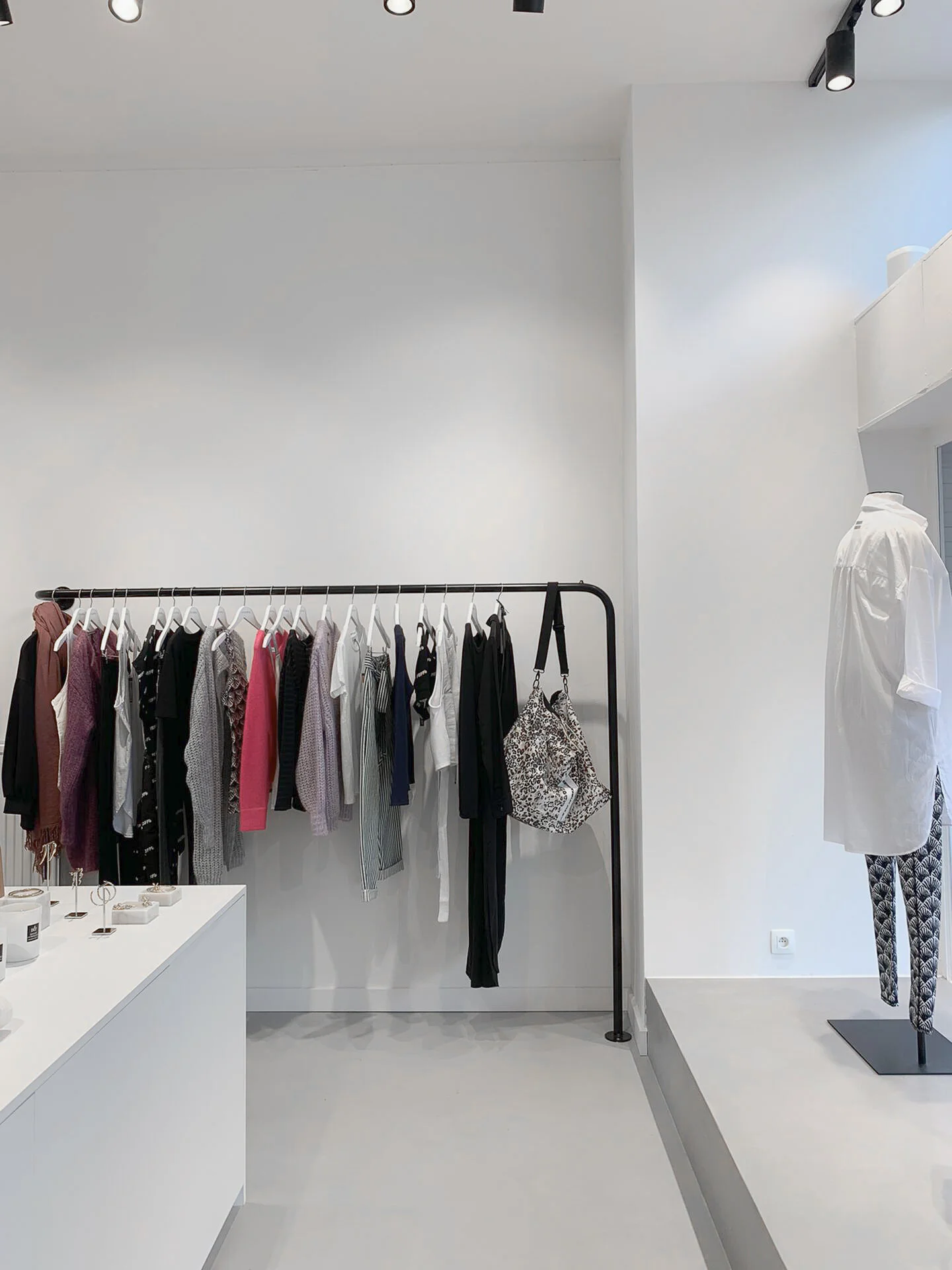 chabrn_spatial_designer_store_interior_concept_grenadine_23.jpg