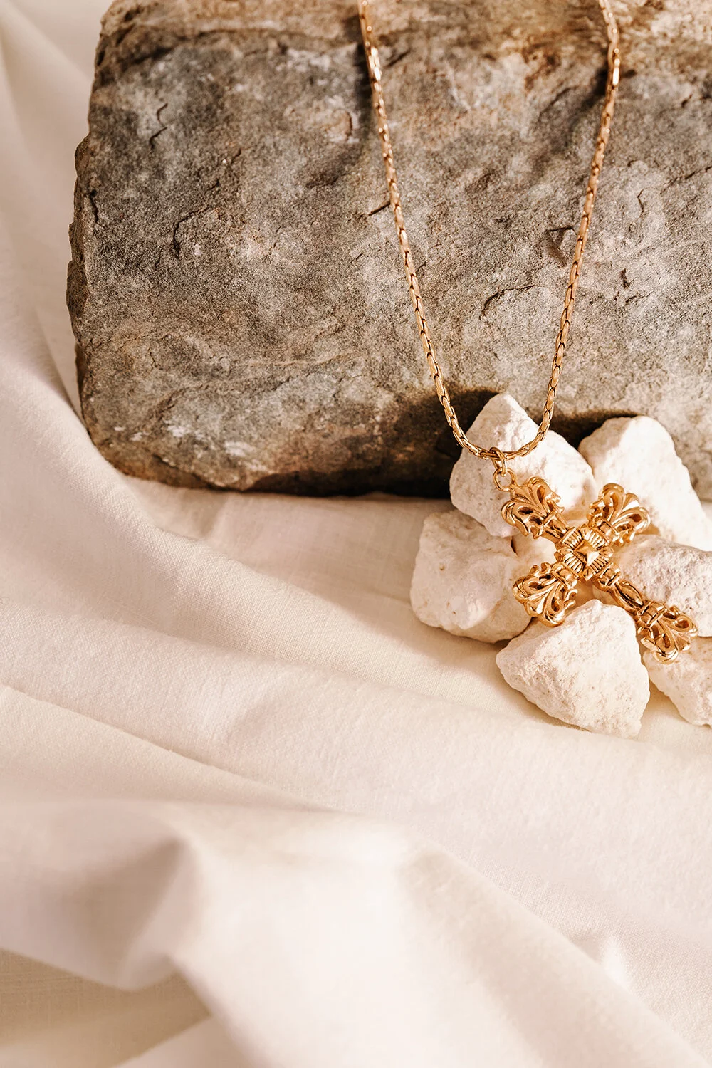 charlotte_buron_chabrn_set_design_harpie_shooting_stylism_jewelery_bijoux_catalogue_still_drap_web.jpg