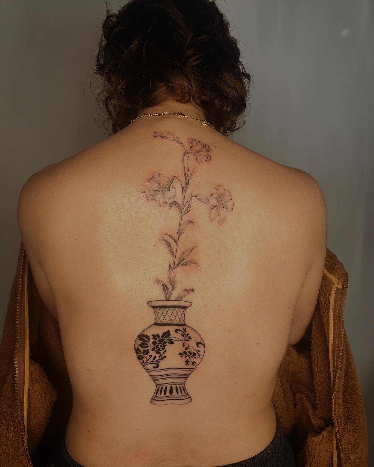 White lilies in a vase similar to something you'd see in a Renaissance Annunciation painting. Thank you, Lola! Such an inspiring piece to work on!