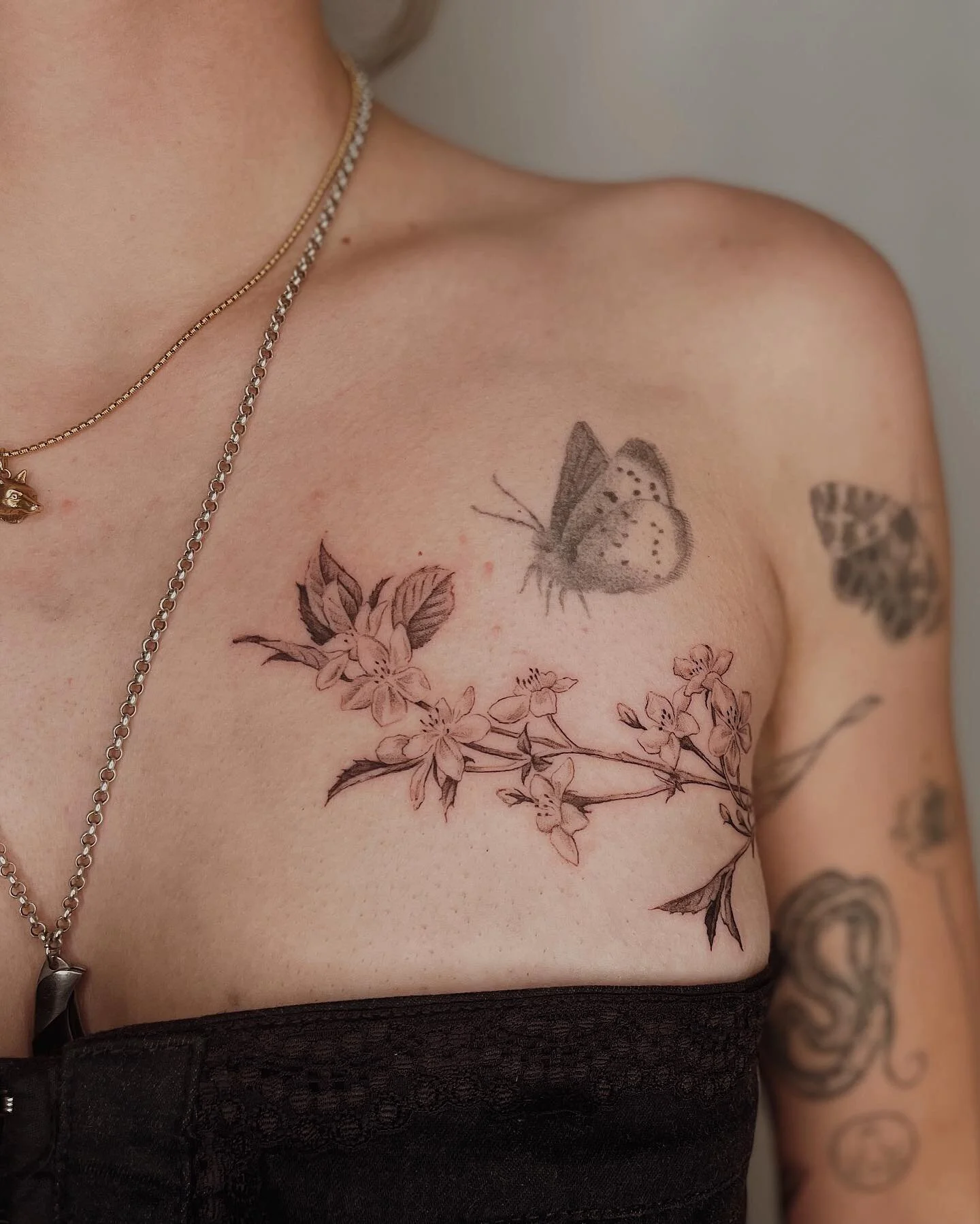 Thank you, Grex! Apple blossoms as a sweet reminder of their  idyllic job pruning apple trees 🌸Swipe for a mostly healed orchid. Lovely seeing you always!
Under a beautiful moth from @sunonyourback