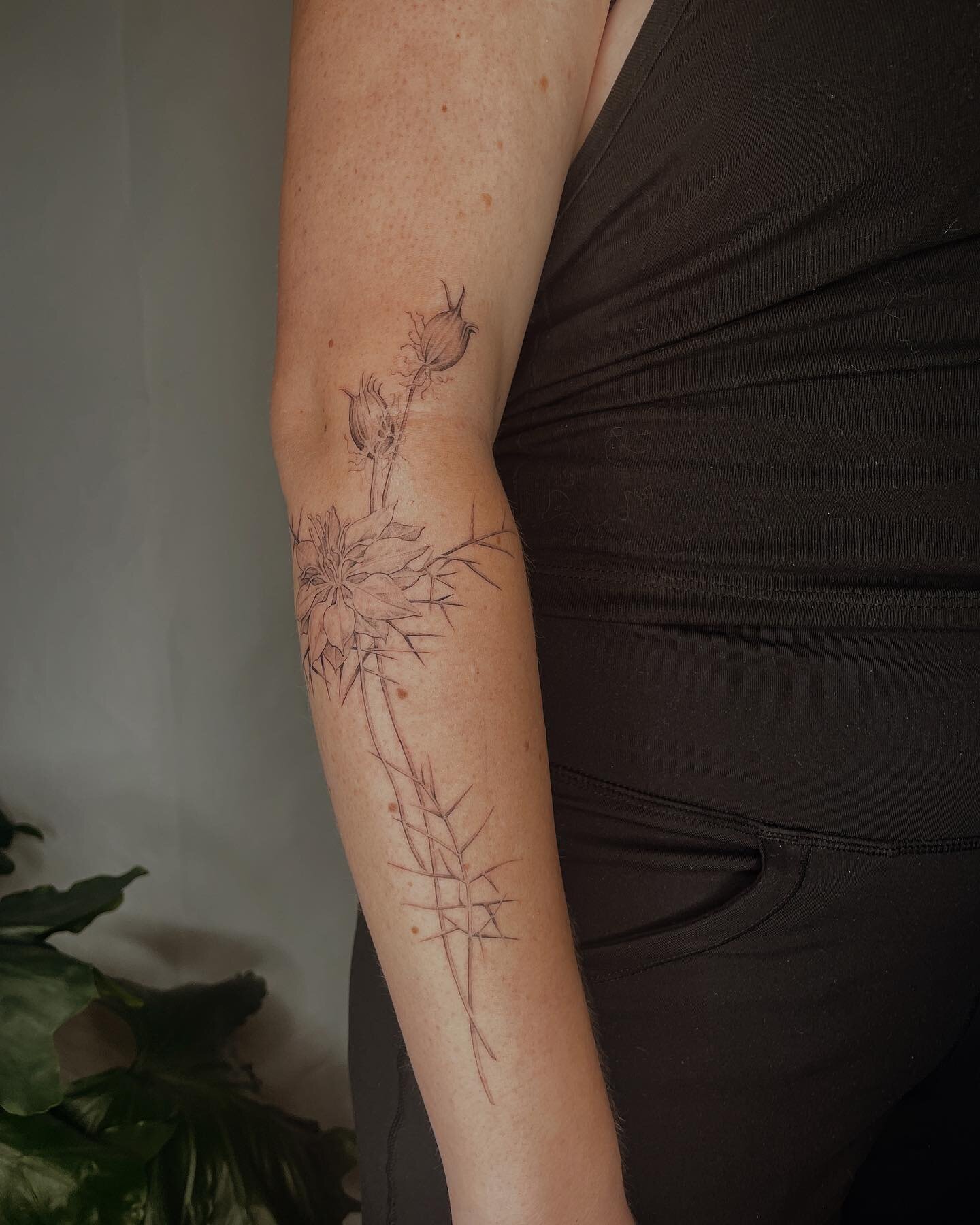 Nigella and mostly healed nasturtiums on Karin! 💓 Thank you for making the trip back up!