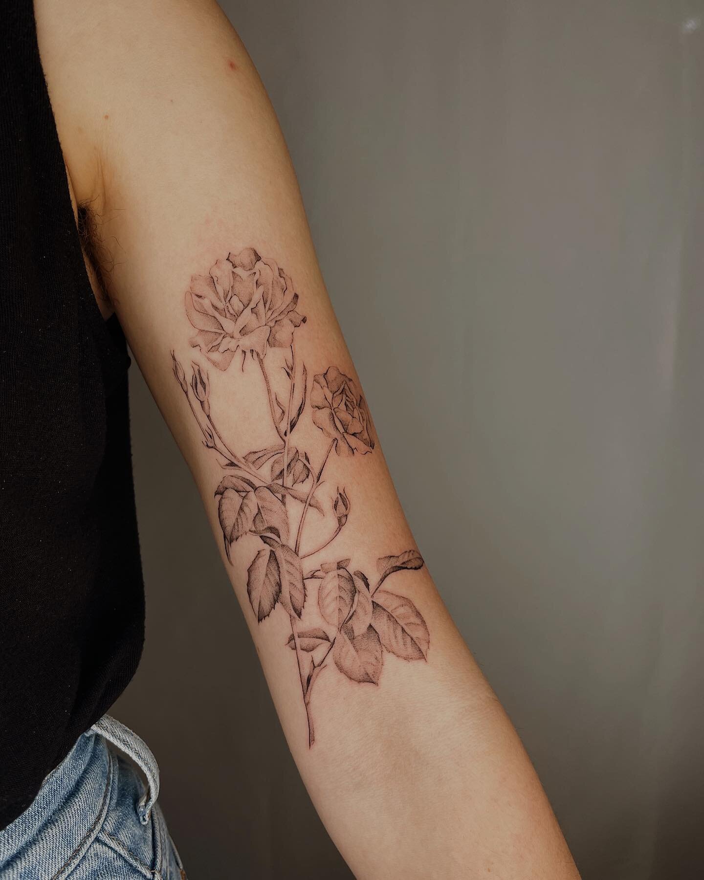 Rose for AJ !🌹
Looking forward to having you back at the studio! 
.
.
.
.
.
.
.
.
.
#rose #rosetattoo #brooklyntattoo #floraltattoo