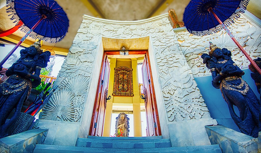Grand-entrance-wide-retreat-center-min.jpeg