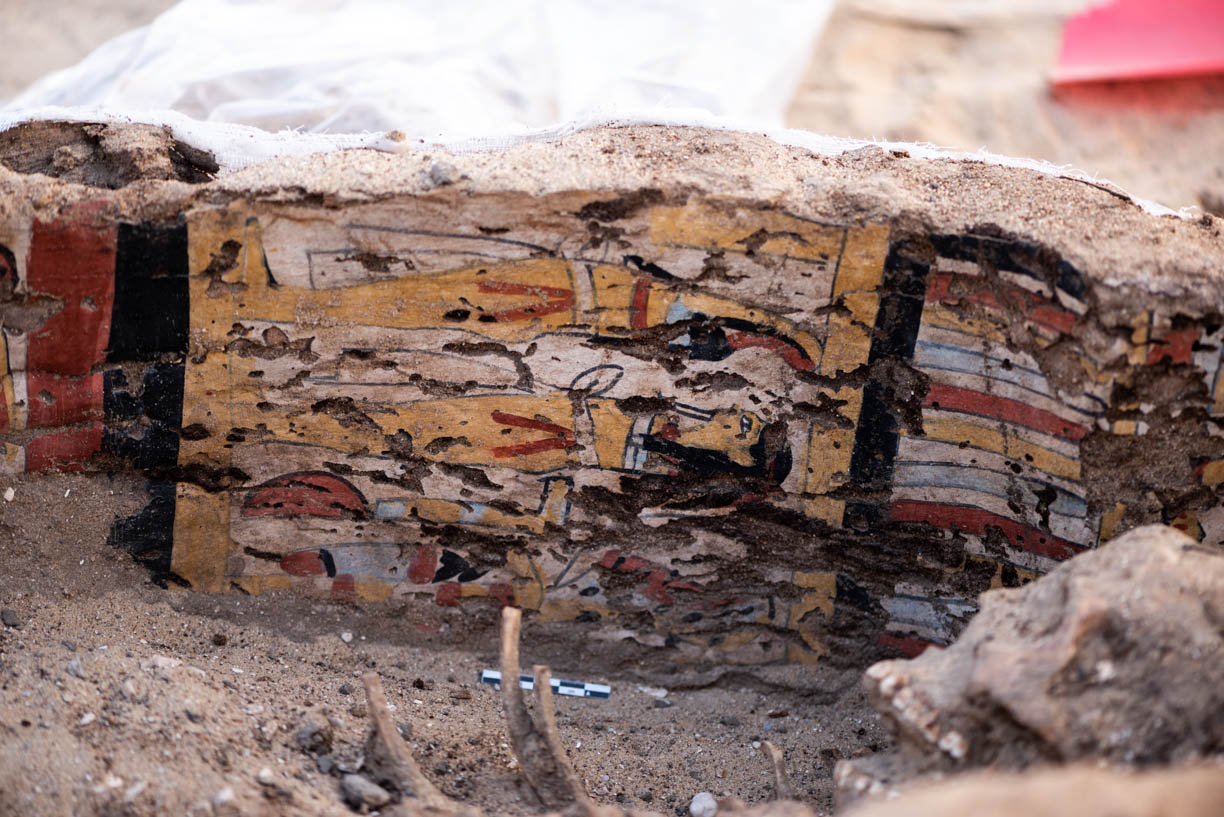 Fig. 12. Bones-eye view of the inside of the coffin. Photo: Ayman Damarany / North Abydos Expedition © 2019