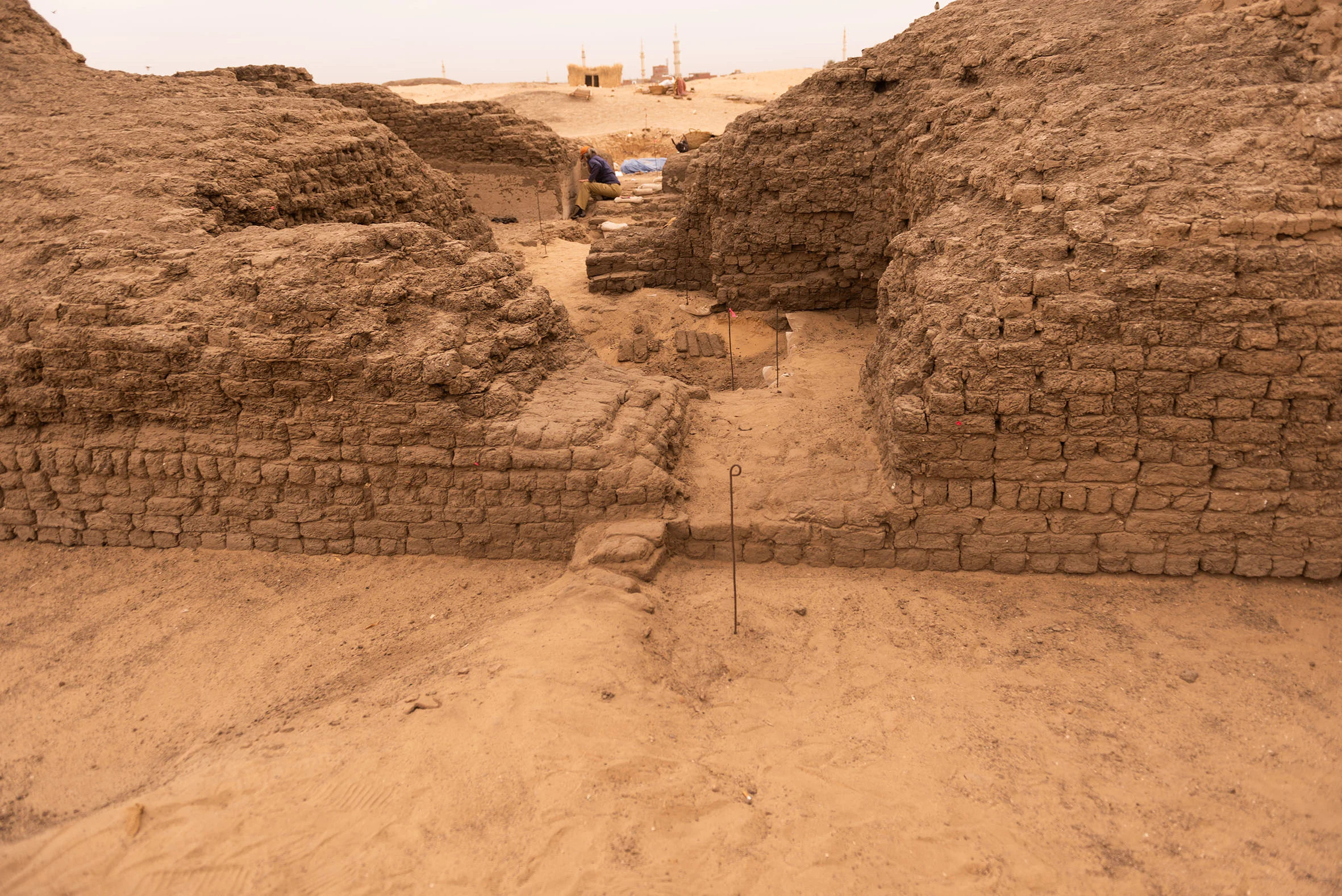 Fig. 14. Architectural modeling of the east corner gateway of the Shunet el-Zebib — step one, photographing. Photo: Blair Simmons / North Abydos Expedition © 2019