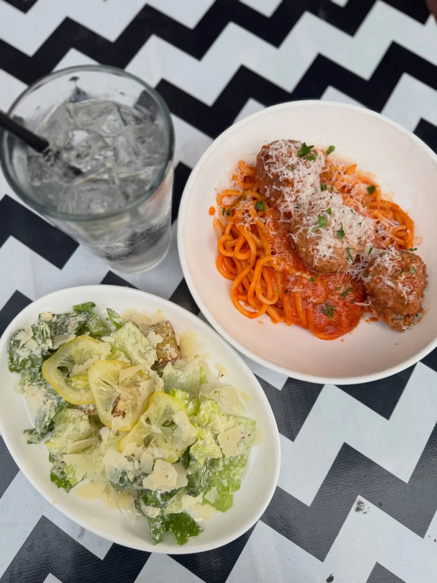 Lunch rush special starts at noon, so make sure to stop by Grassa for some handmade pasta, made fresh daily. Choose from Mac + Cheese or Spaghetti and Meatballs, plus a side Caesar and a soft drink. 🍝 + 🥗 + 🥤 = see you then! 
&bull;
&bull;
&bull;
