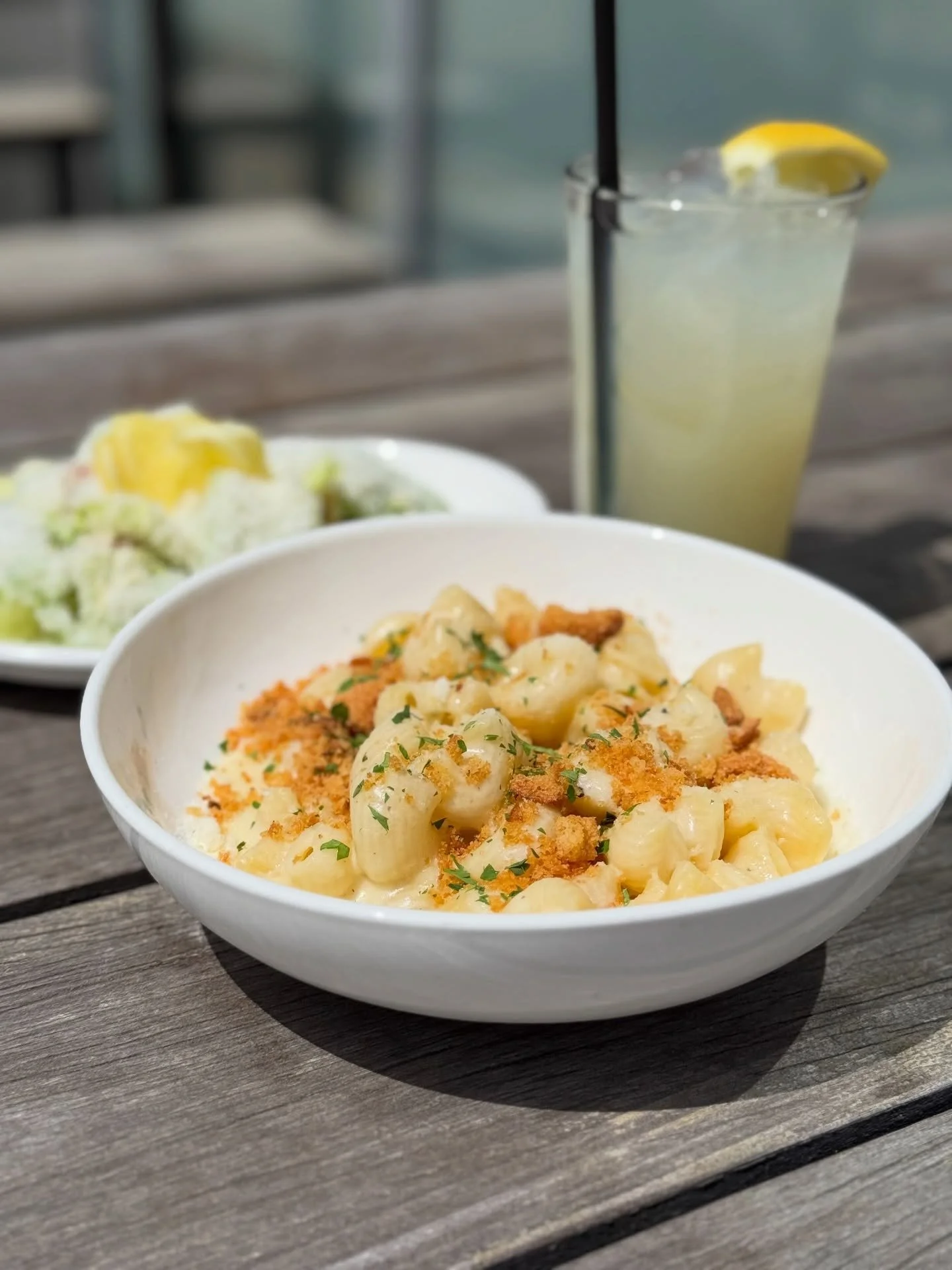 The lunch rush special starts at noon and goes until 3pm, everyday! It comes with either the Mac + Cheese or Spaghetti and Meatballs, a side Caesar Salad and an NA beverage! Only $15 🍝 + 🥗 + 🥤 = 😃 See you for lunch! &hearts;️ 
&bull;
&bull;
&bull