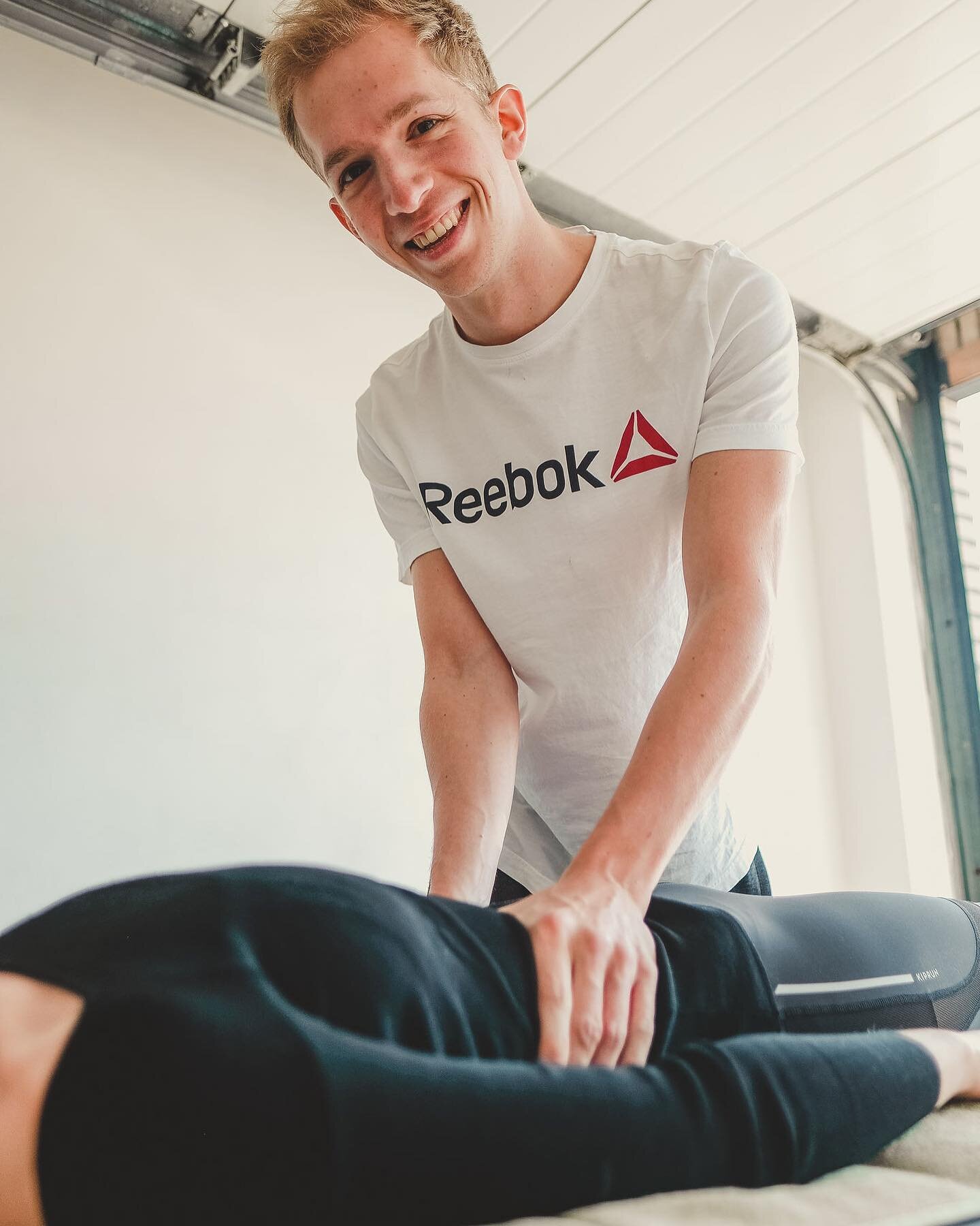 👋 Ik ben Tom en ik geef drukpunt massages en personal training in mijn praktijkruimte in Bilzen (Martenslinde). 

Het is mijn doel om mensen te helpen met het bereiken van een optimale fysieke gezondheid. 

Dit kan natuurlijk veel betekenen. Misschi