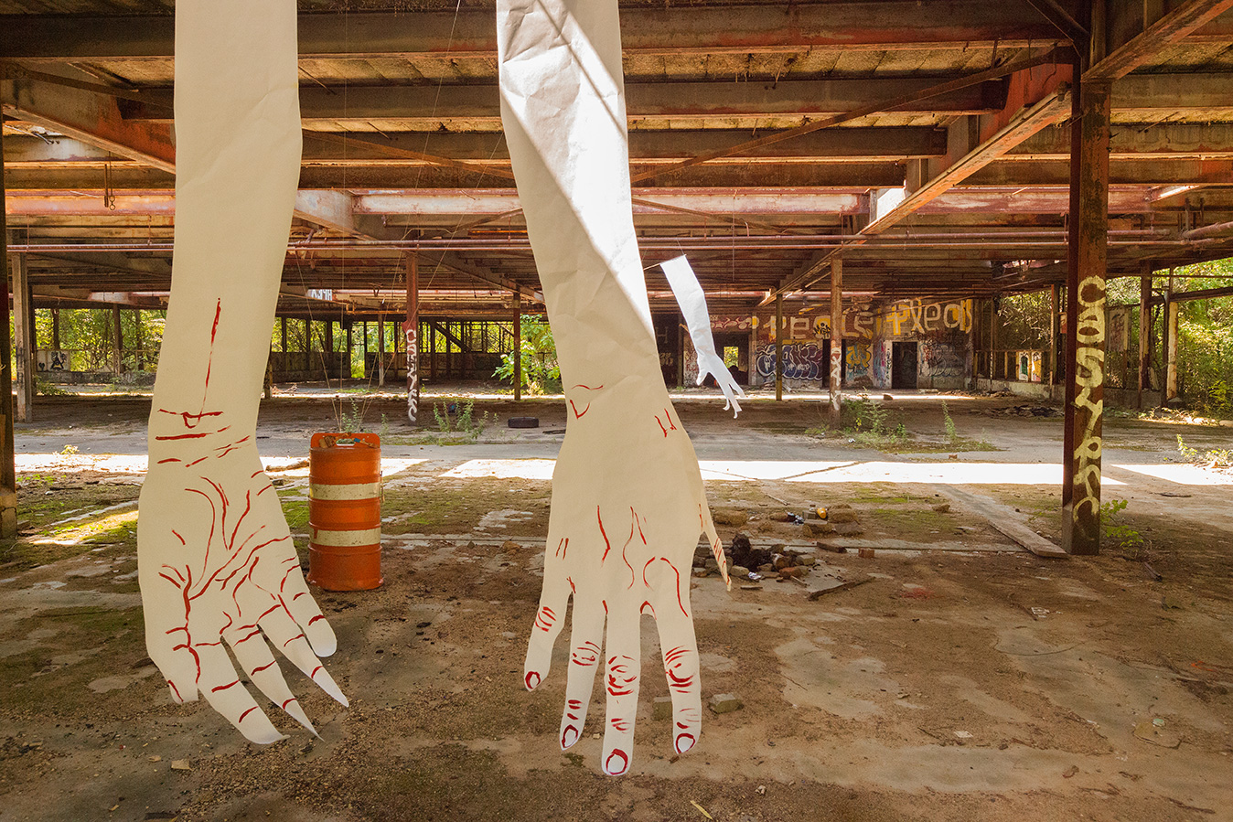 mirena-rhee-installation-giant-hands-in-beacon-day-one_01.jpg