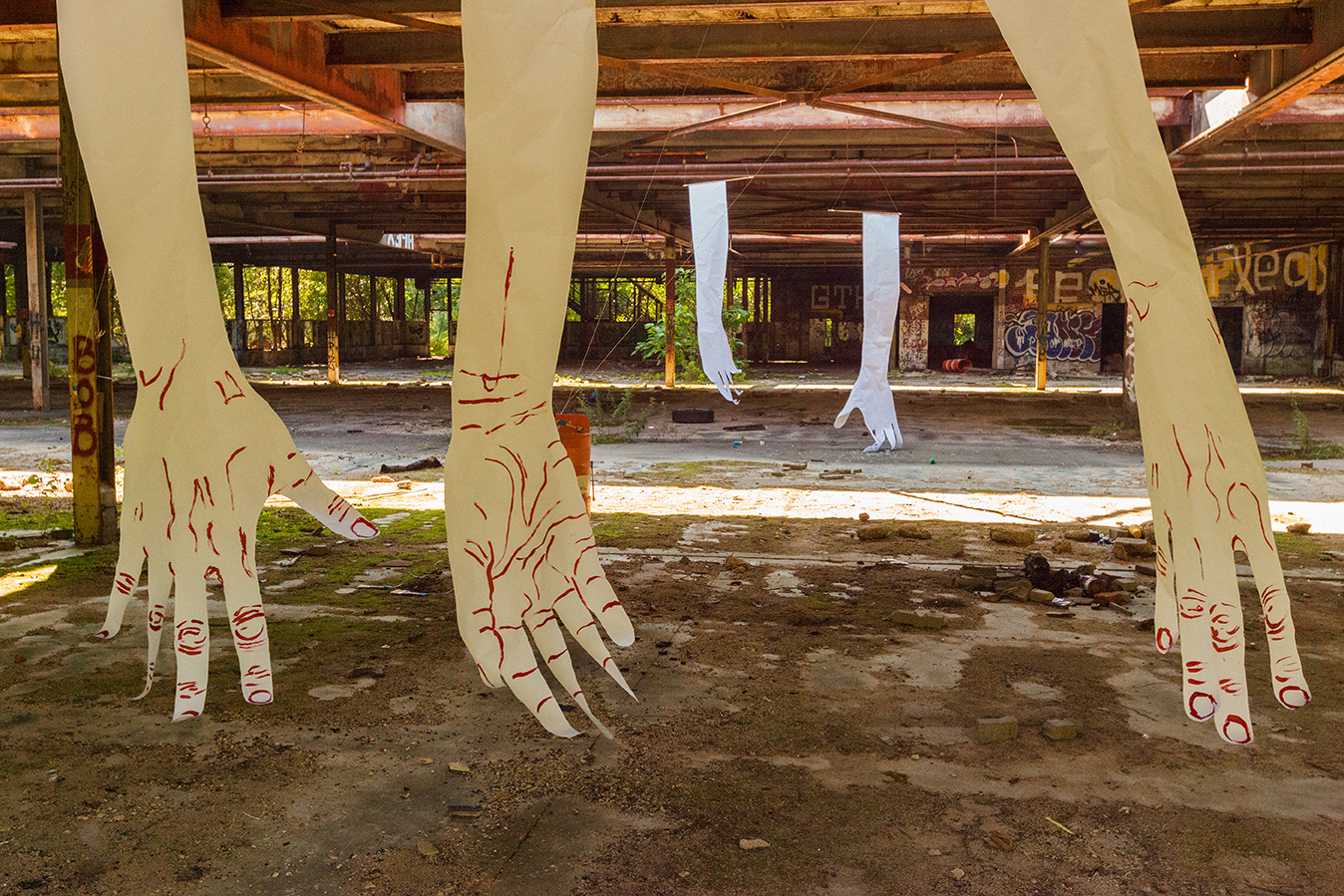 mirena-rhee-installation-giant-hands-in-beacon-day-one_02.jpg