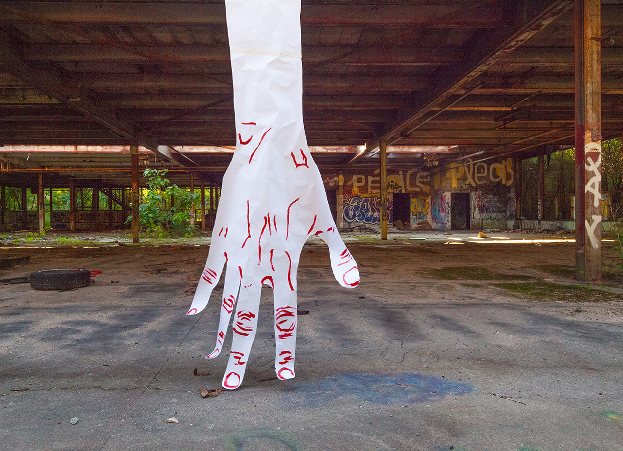 mirena-rhee-installation-giant-hands-in-beacon-day-one_05.jpg