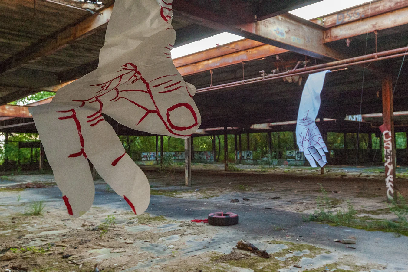 mirena-rhee-installation-giant-hands-in-beacon-day-two_02.jpg