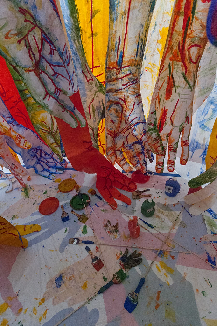 mirena-rhee-hands-tesseract_03.jpg